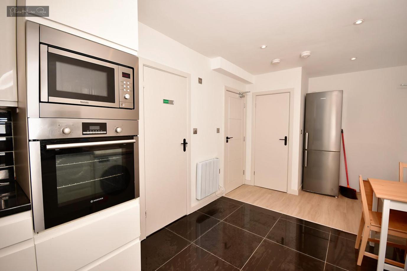 Morden Stratford 1 With Shared Bathroom * London