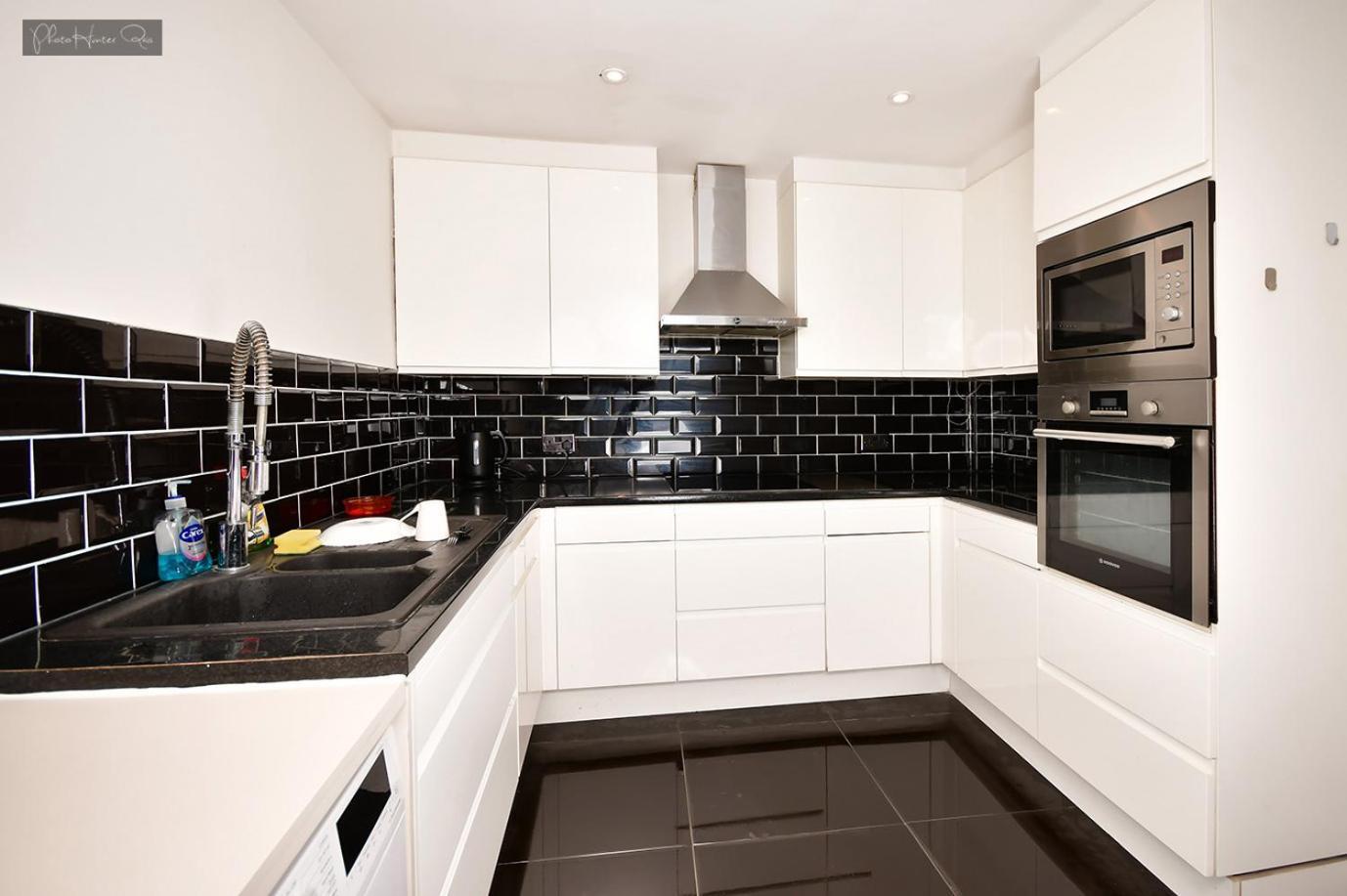 Morden Stratford 1 With Shared Bathroom * London