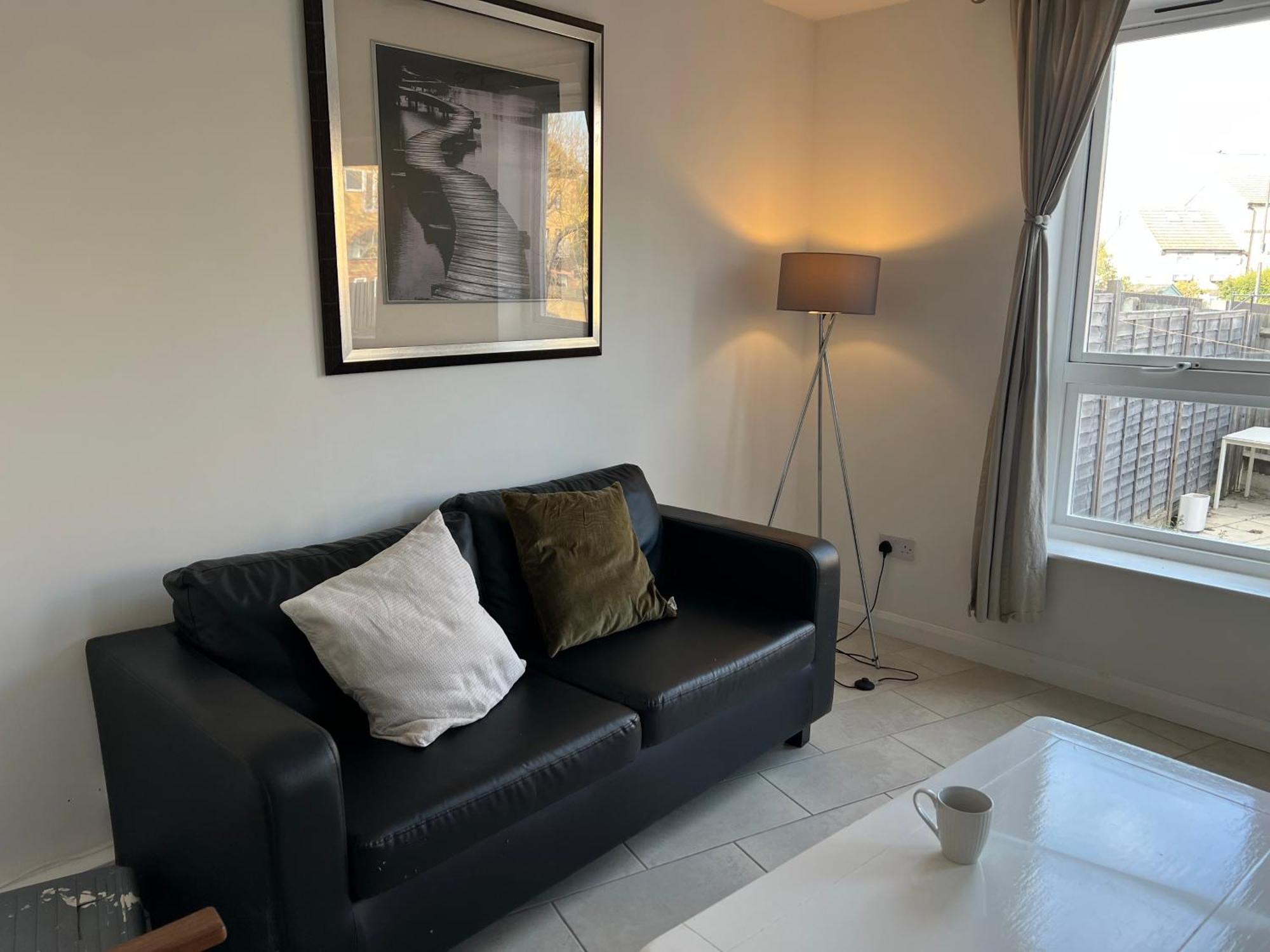 Cosy Double In Canada Water Homestay *