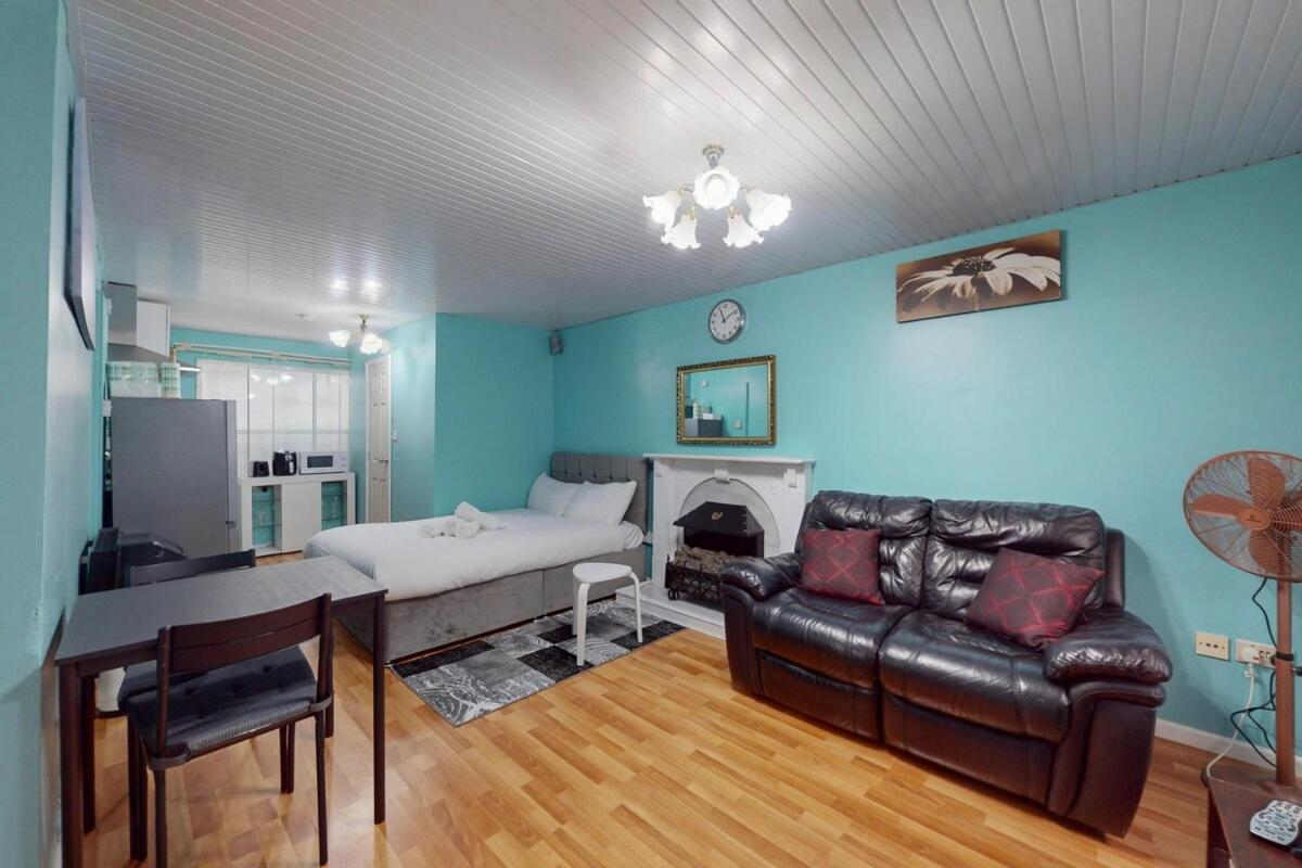 Spacious With Easy Access To The Centre Apartment *
