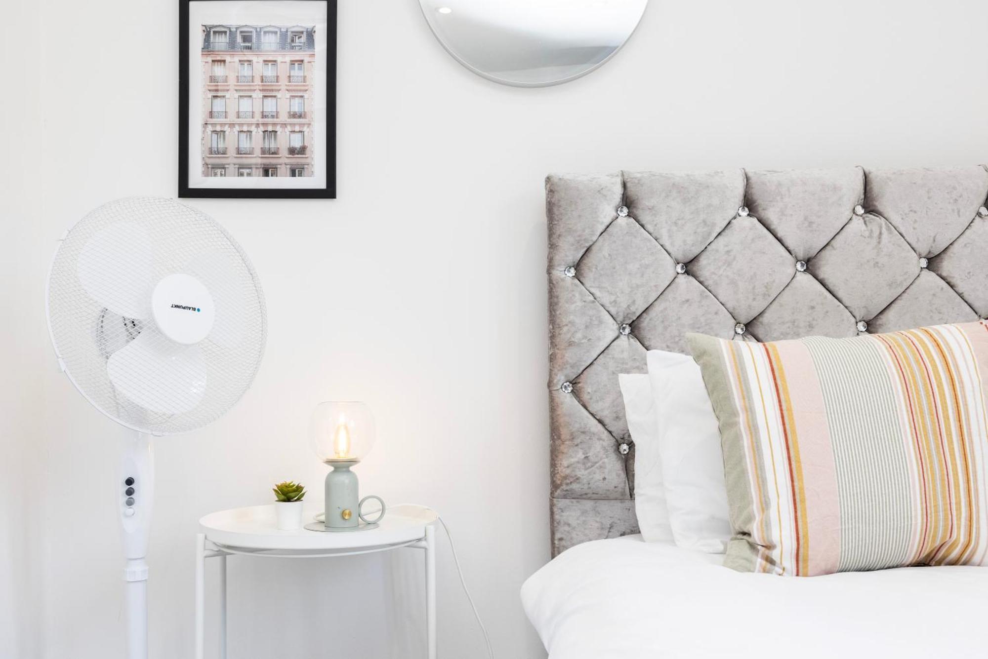 Stylish 2 Bedroom London Home With Garden Free Parking Smart Tvs Close To Thames Riverside And Canary Wharf London