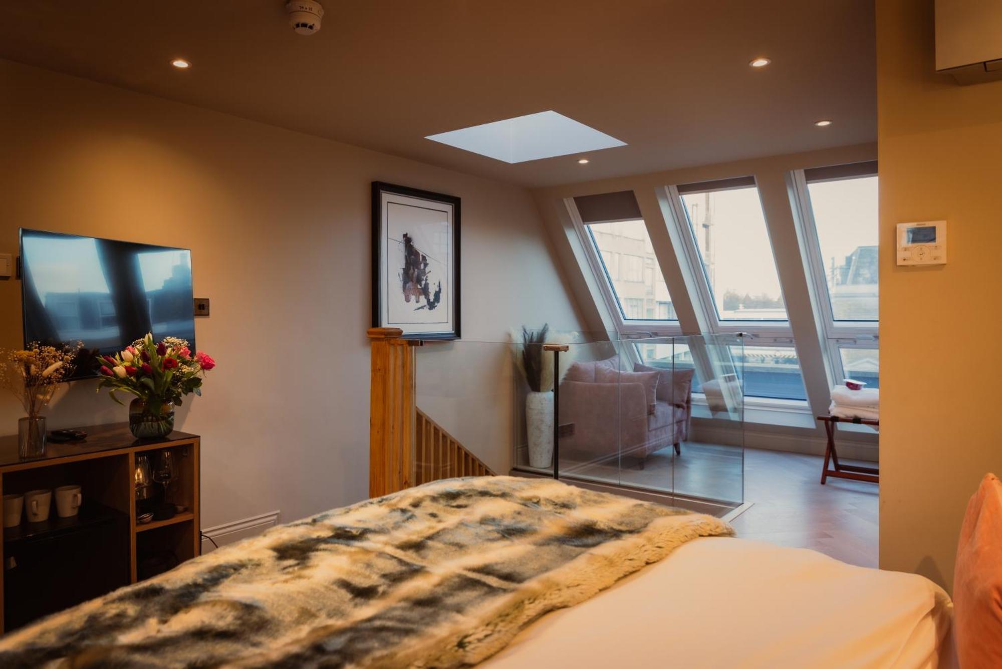 Loft With King Size Bed With En Bath *