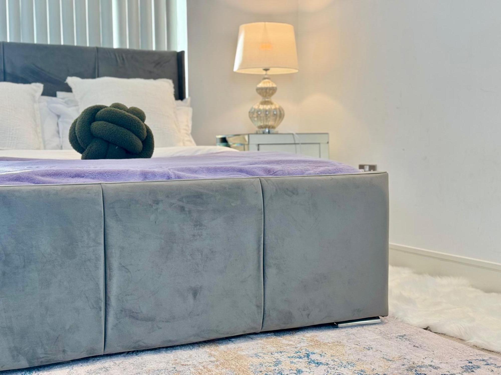 Luxury Penthouse Greenwich Apartment *