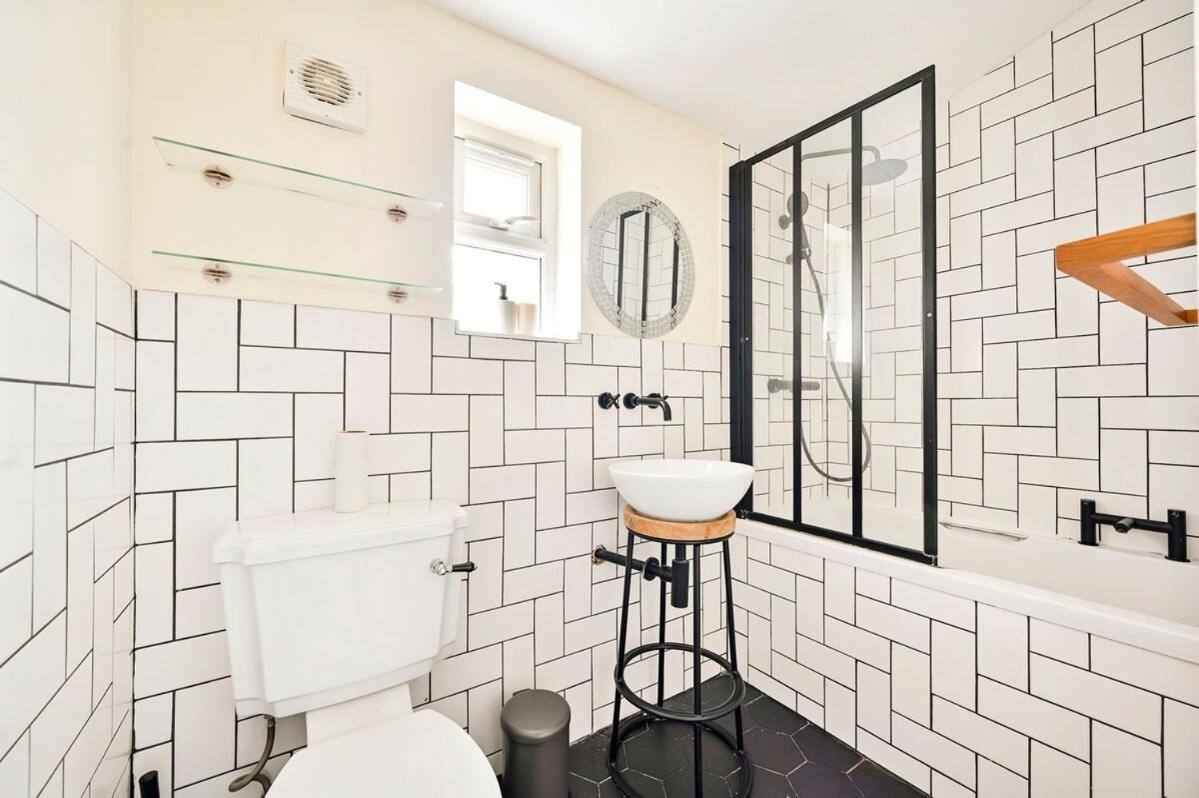 Cozy 3 Bed In London, Free Parking, Sleeps 8! Ferienhaus