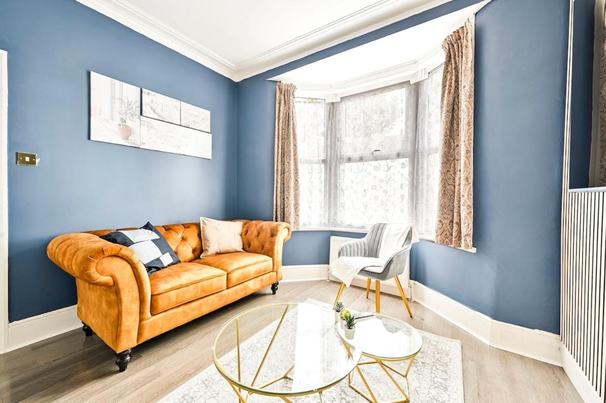 Cozy 3 Bed In London, Free Parking, Sleeps 8! Ferienhaus