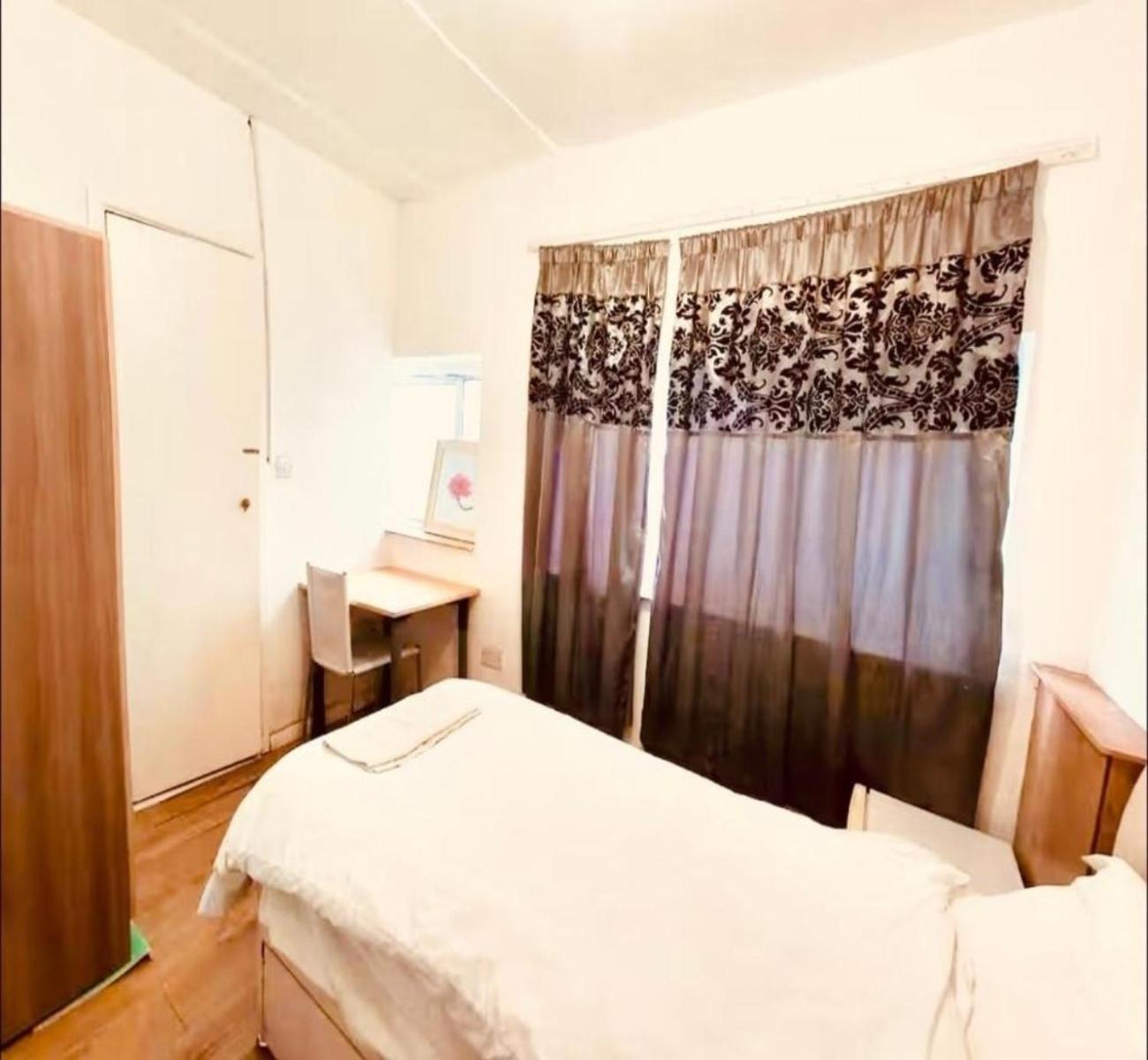 Apartment R8 Single Bed Superb En