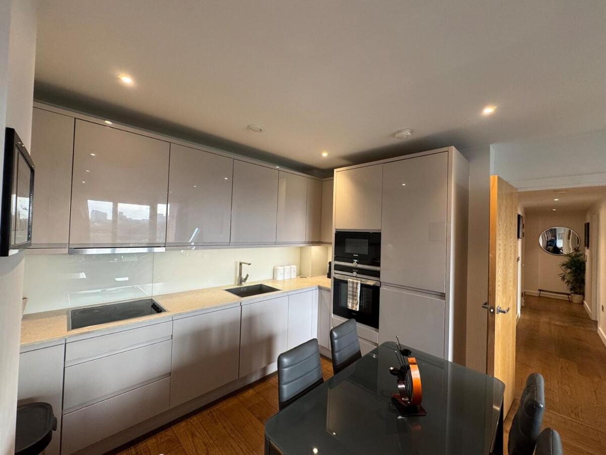 Amazing Riverview 3bedrooms, 2bathrooms, Balcony, Parking London