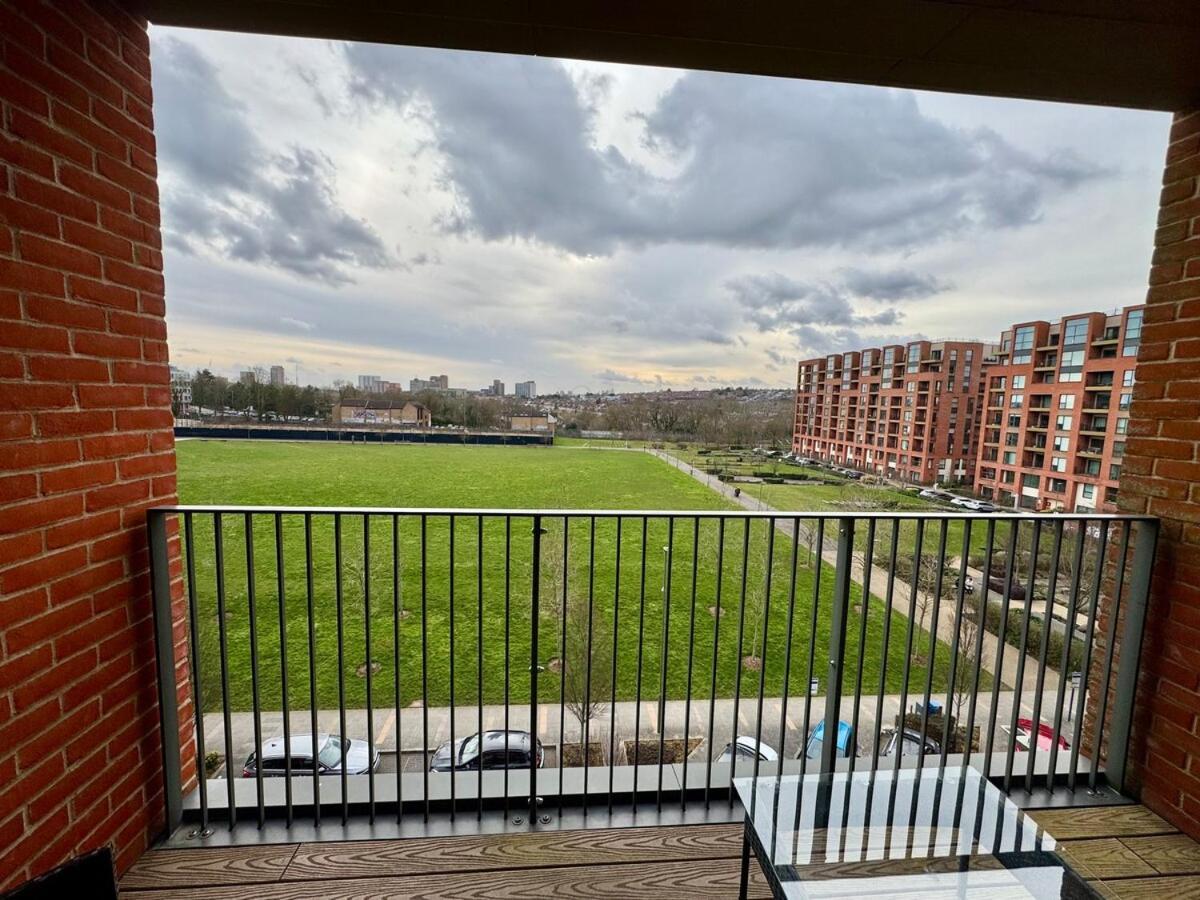 Amazing Riverview 3bedrooms, 2bathrooms, Balcony, Parking Apartment *