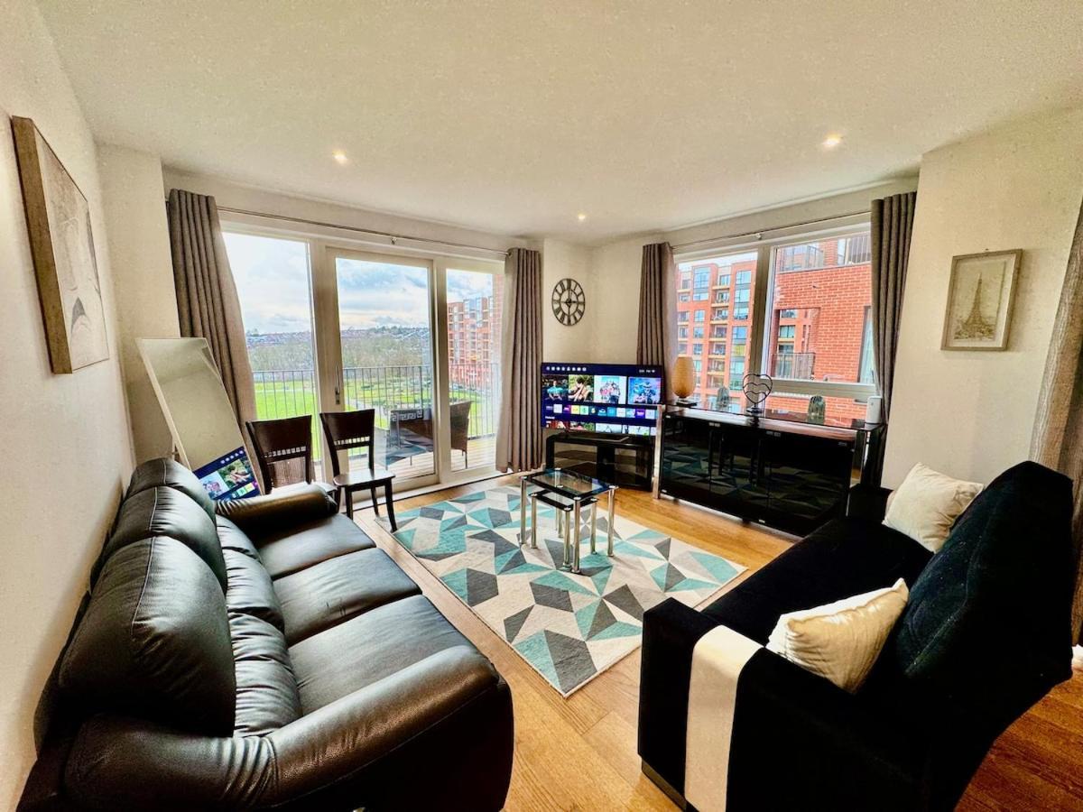 Amazing Riverview 3bedrooms, 2bathrooms, Balcony, Parking Apartment London