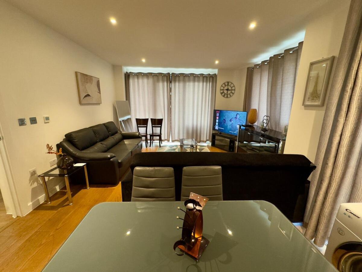 Amazing Riverview 3bedrooms, 2bathrooms, Balcony, Parking London