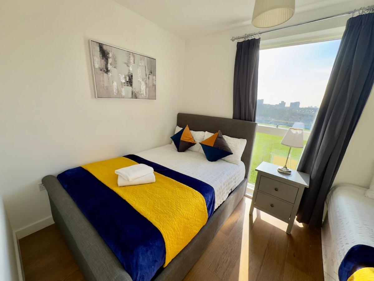 Apartment Amazing Riverview 3bedrooms, 2bathrooms, Balcony, Parking London