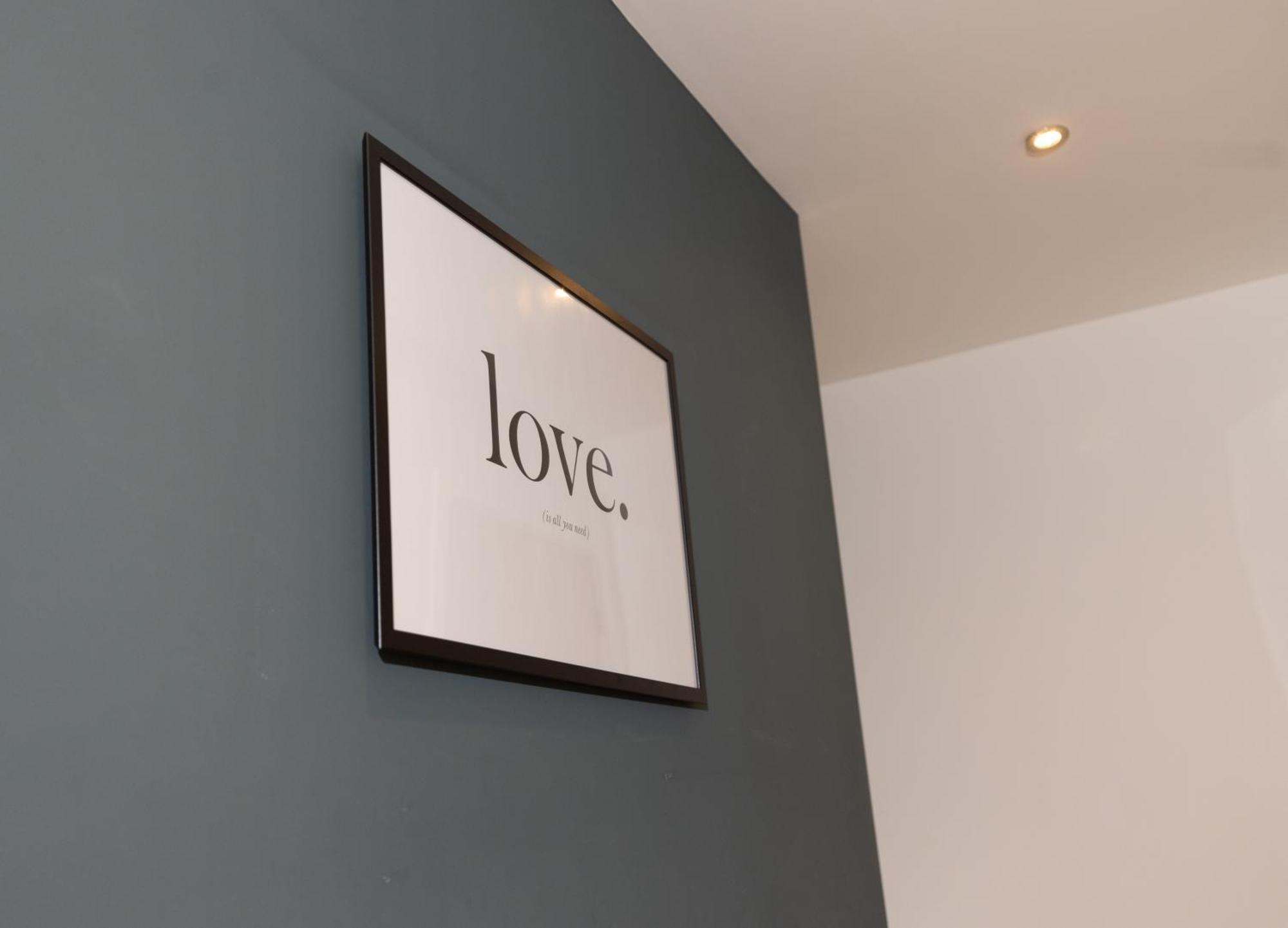 Stylish 3 Bed Near Downtown & Free Parking * London