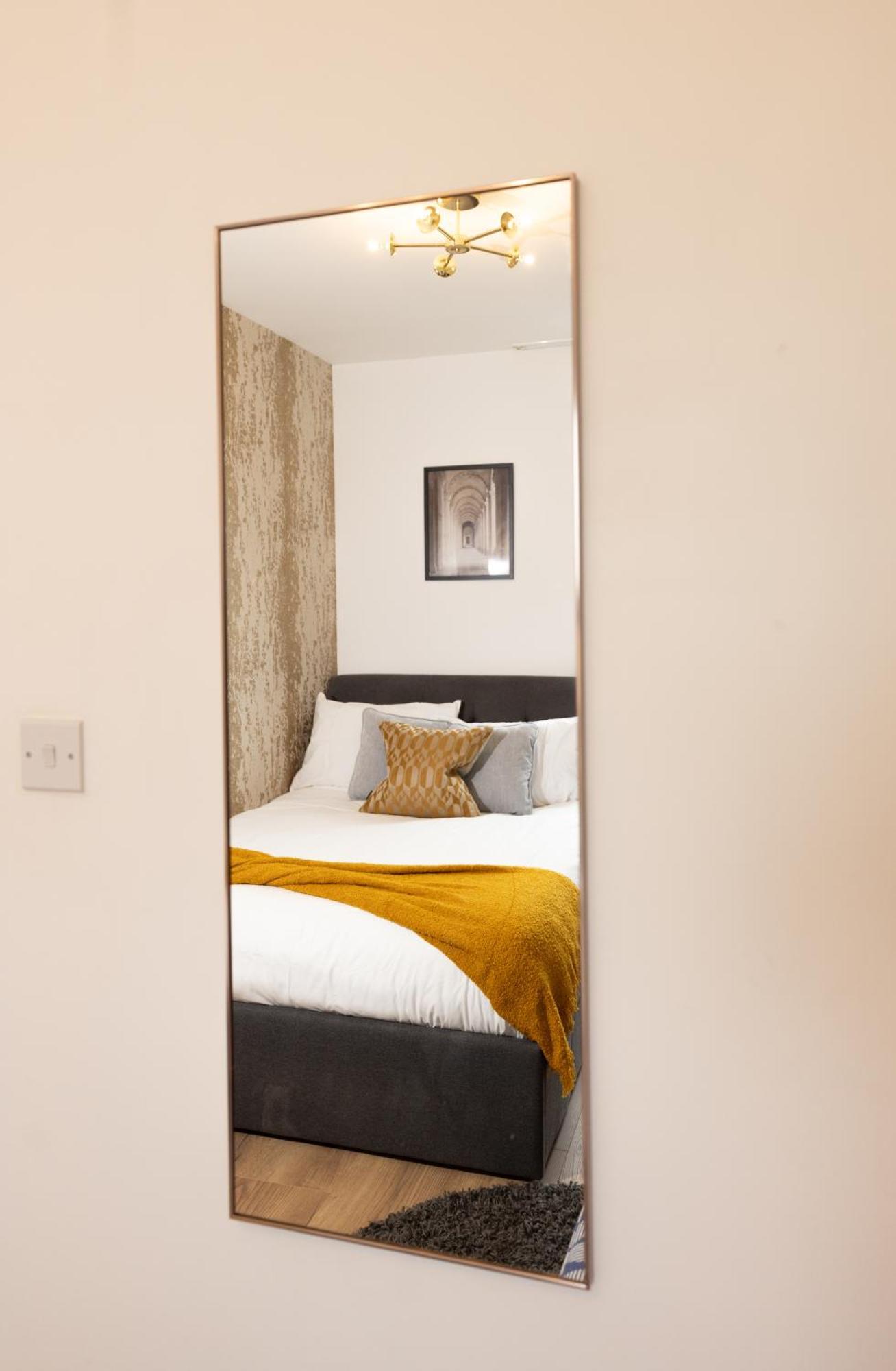 Leilighet Stylish 3 Bed Near Downtown & Free Parking