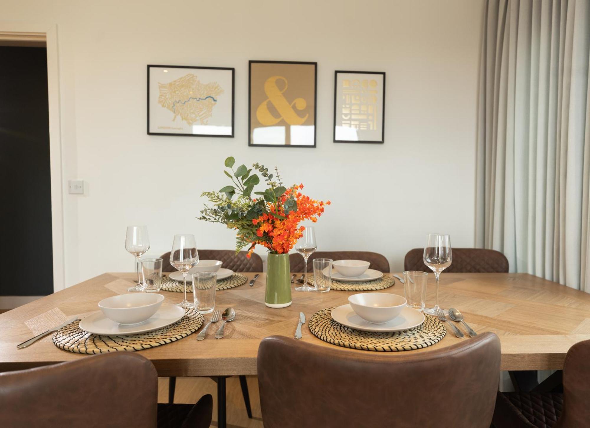 Stylish 3 Bed Near Downtown & Free Parking Leilighet