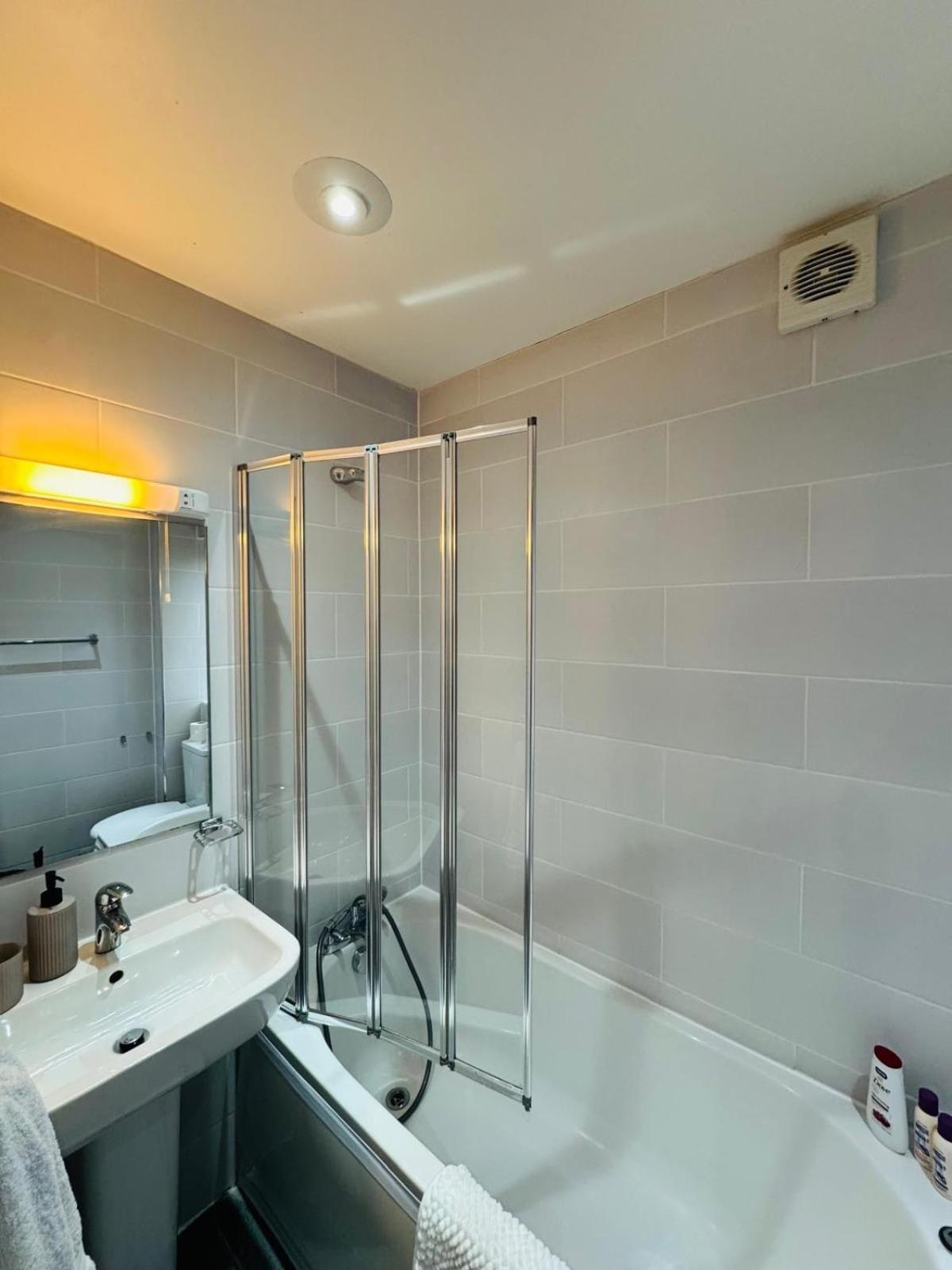 2 Bed Flat Near Tower Bridge * Londres