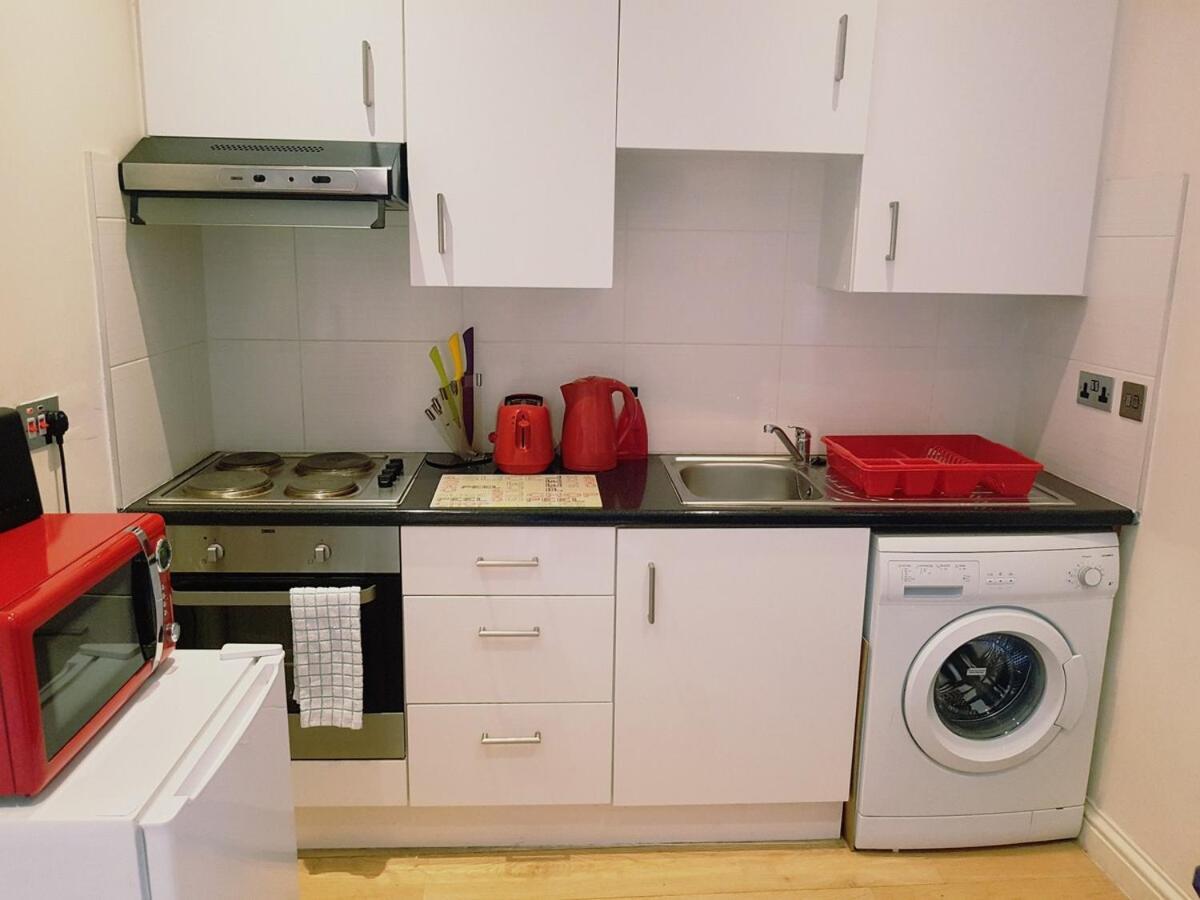Comfortable One Bedroom Flat In Apartment