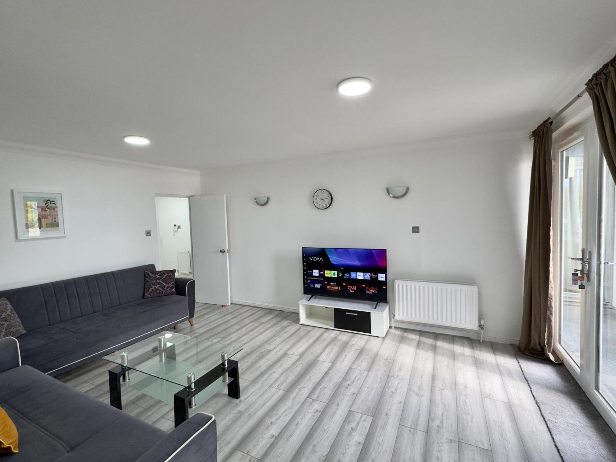 Apartment Amazing Riverview 3bedrooms, 2bathrooms, Balcony, Parking London