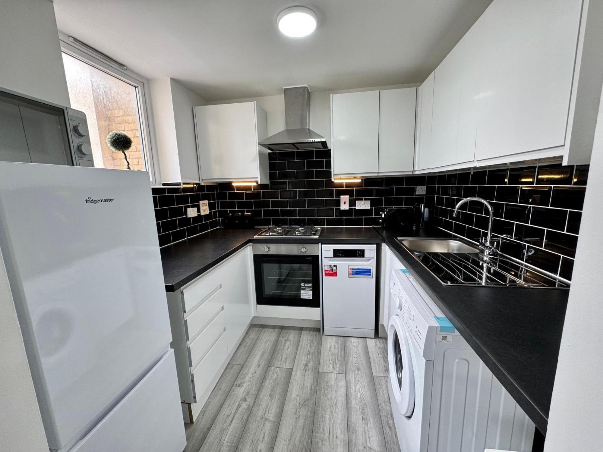Amazing Riverview 3bedrooms, 2bathrooms, Balcony, Parking