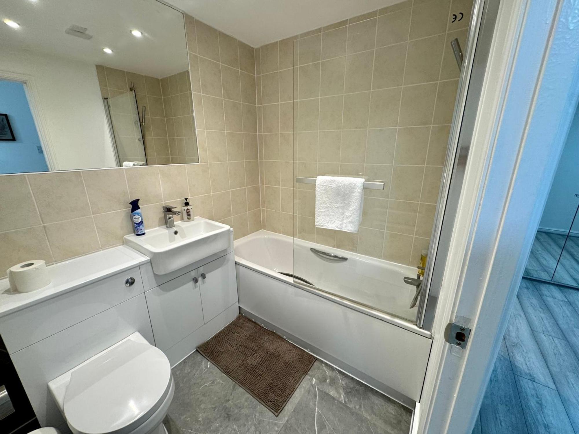 Amazing Riverview 3bedrooms, 2bathrooms, Balcony, Parking London