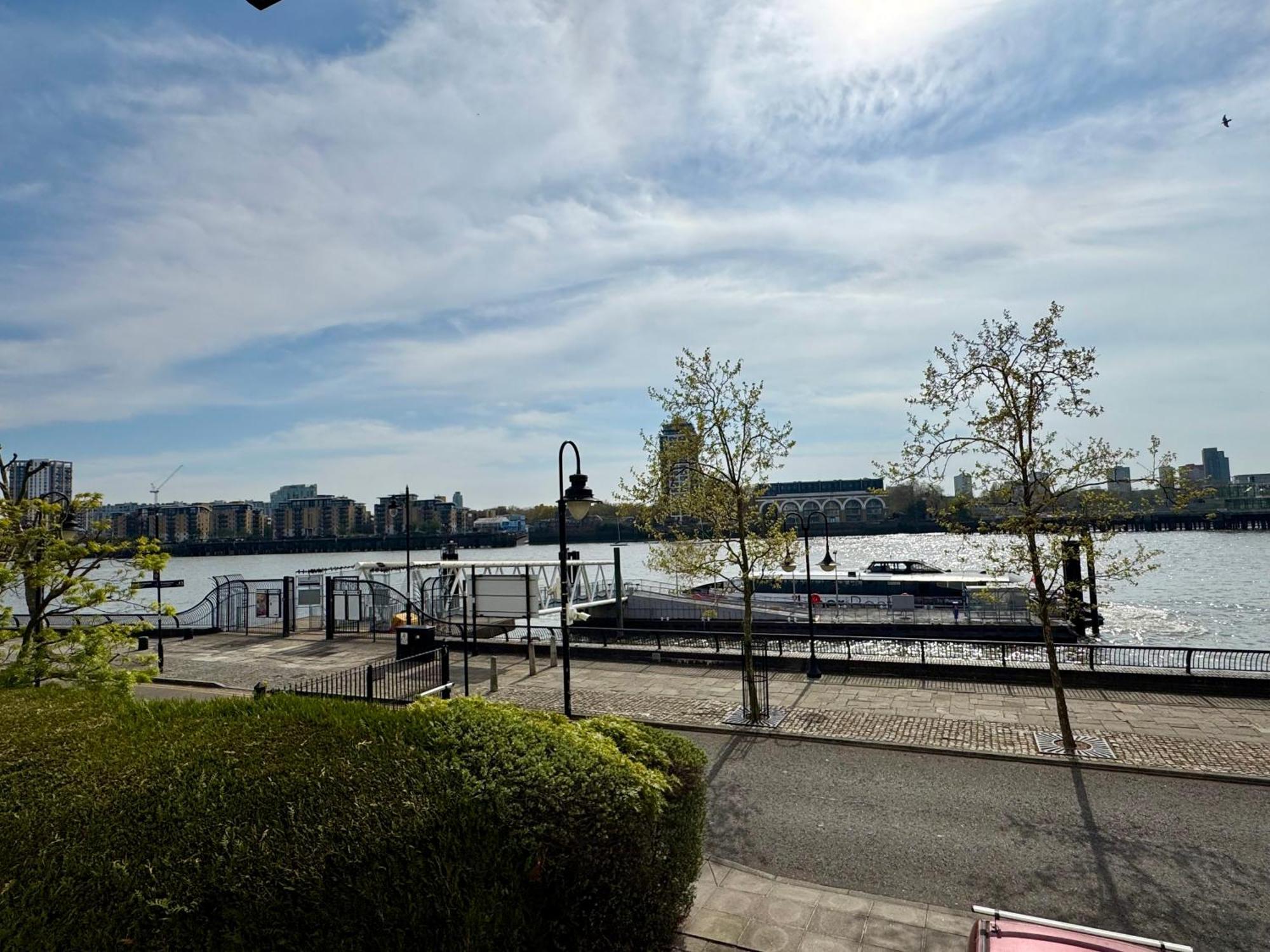Apartment Amazing Riverview 3bedrooms, 2bathrooms, Balcony, Parking *