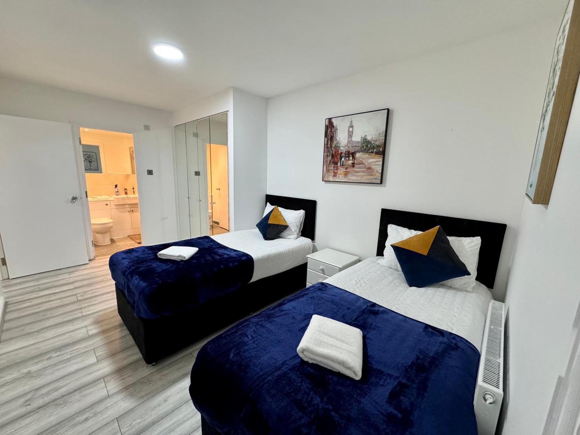 Amazing Riverview 3bedrooms, 2bathrooms, Balcony, Parking Apartment London