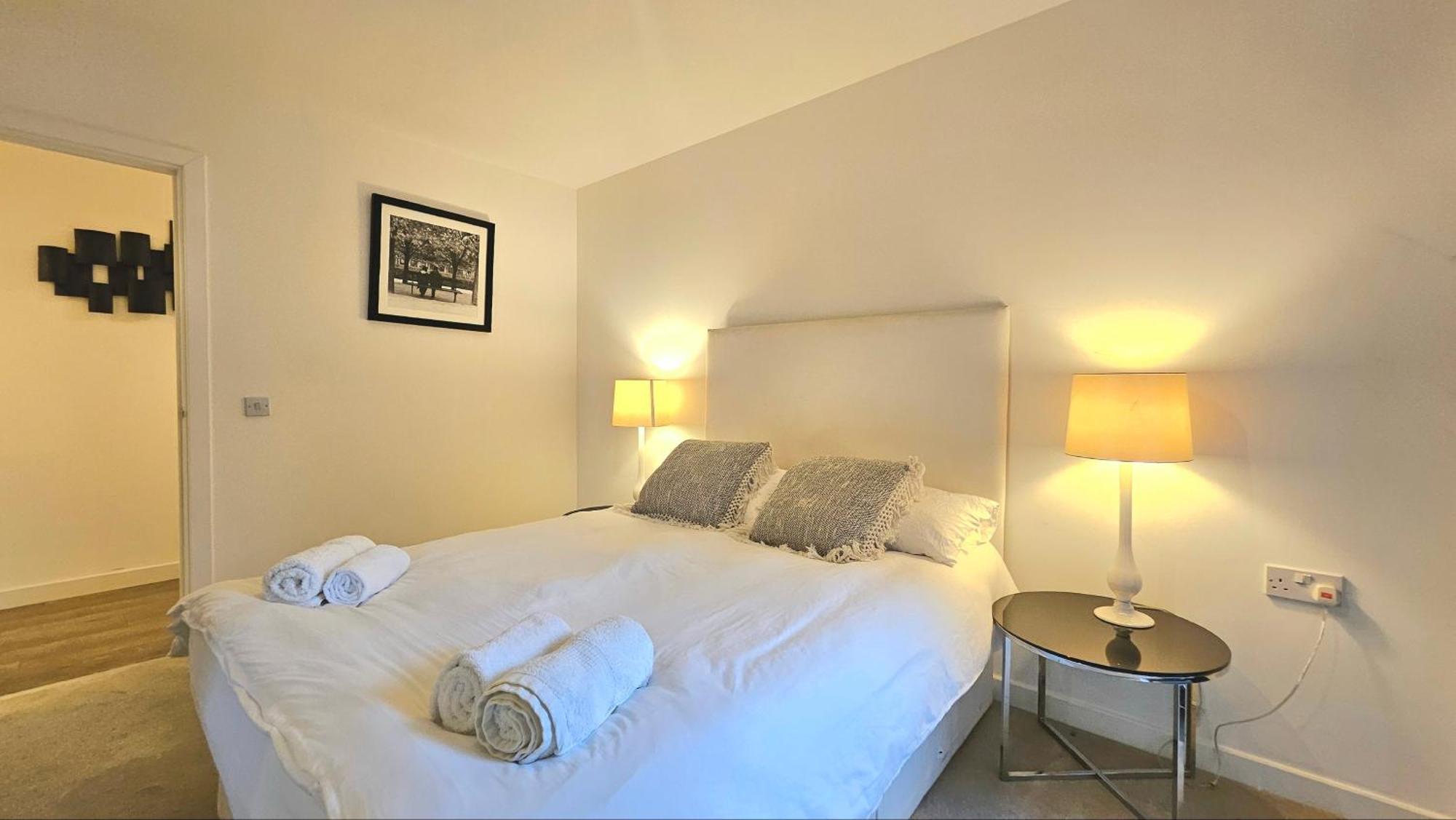 Athera - Festival Quarter, Canary Wharf 2 Bed, 2 Bath With Balcony And Gym Facility * London