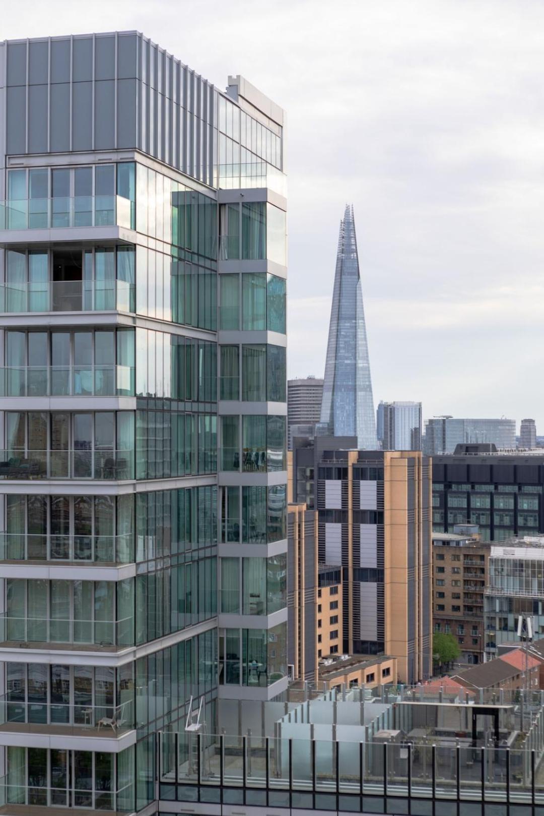 Enjoy Smart Living In Lovely Apartment. London