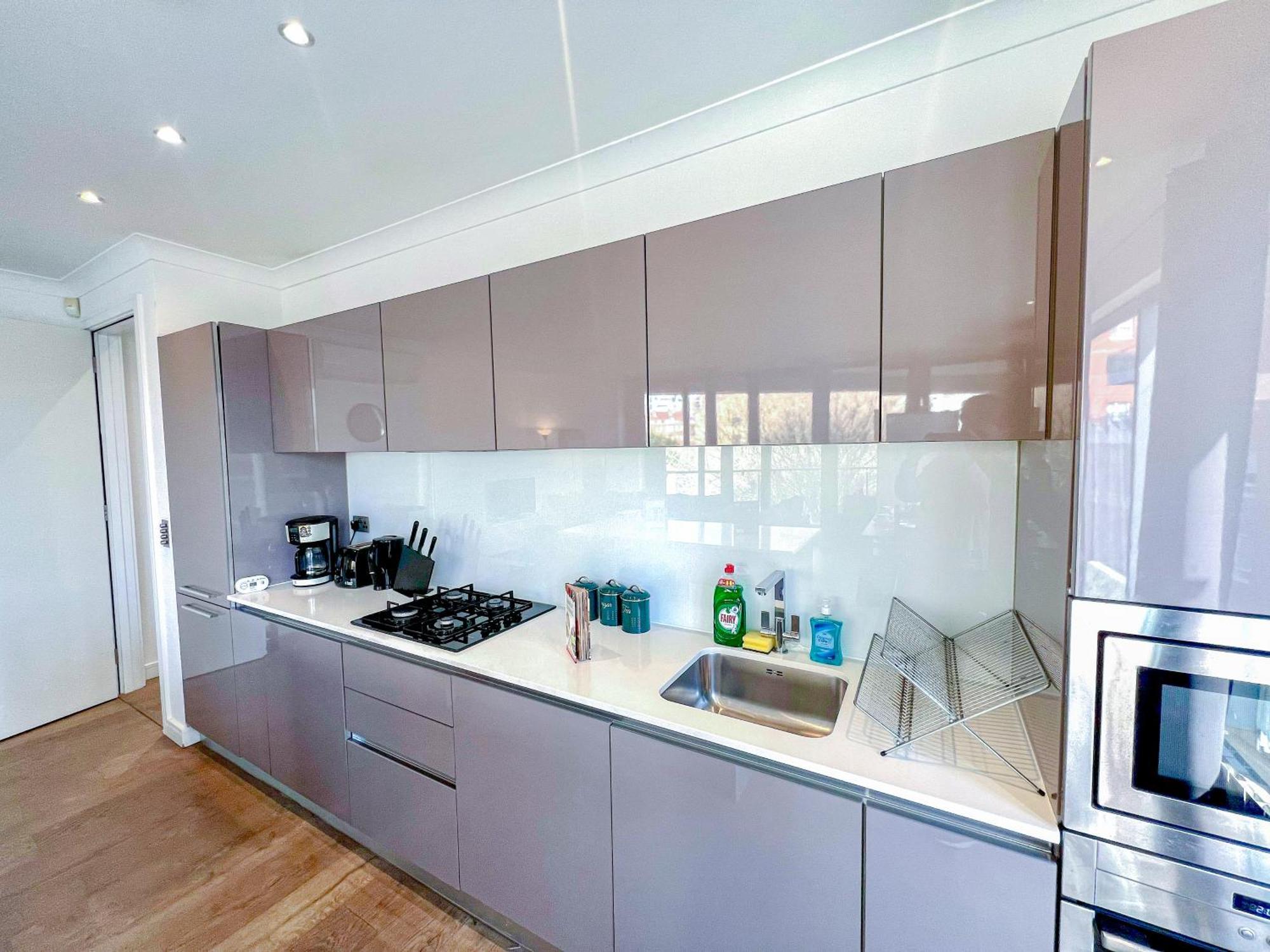 Apartment Sleek 3-bedroom Flat With Lift & Wi-fi In Southwark, Borough Near The Shard London