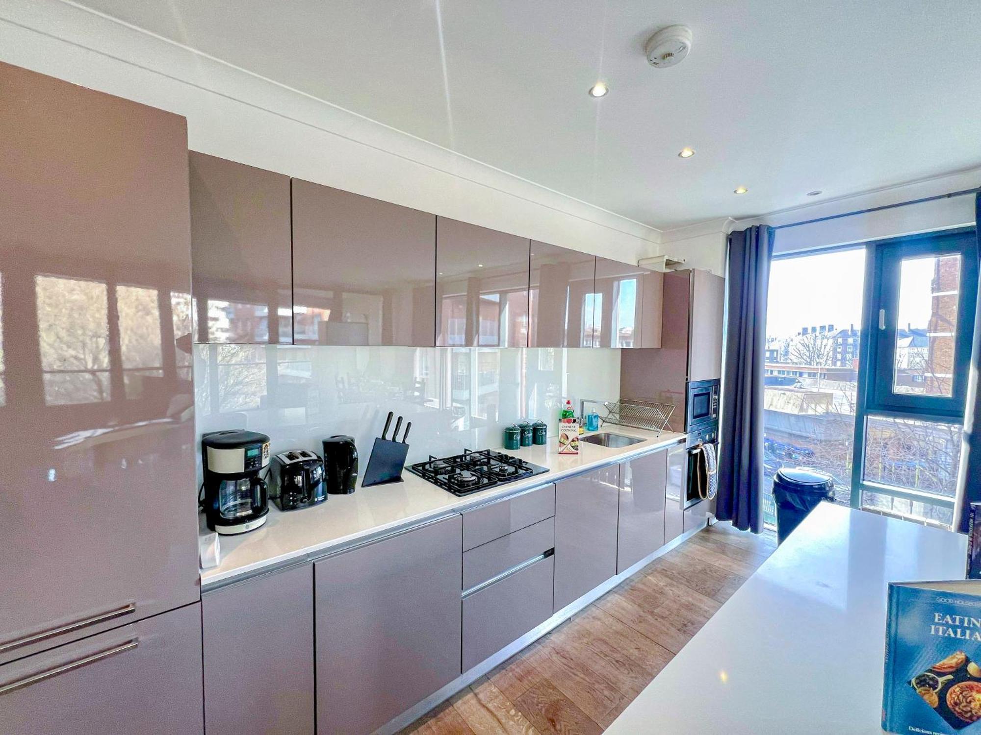 Sleek 3-bedroom Flat With Lift & Wi-fi In Southwark, Borough Near The Shard * London
