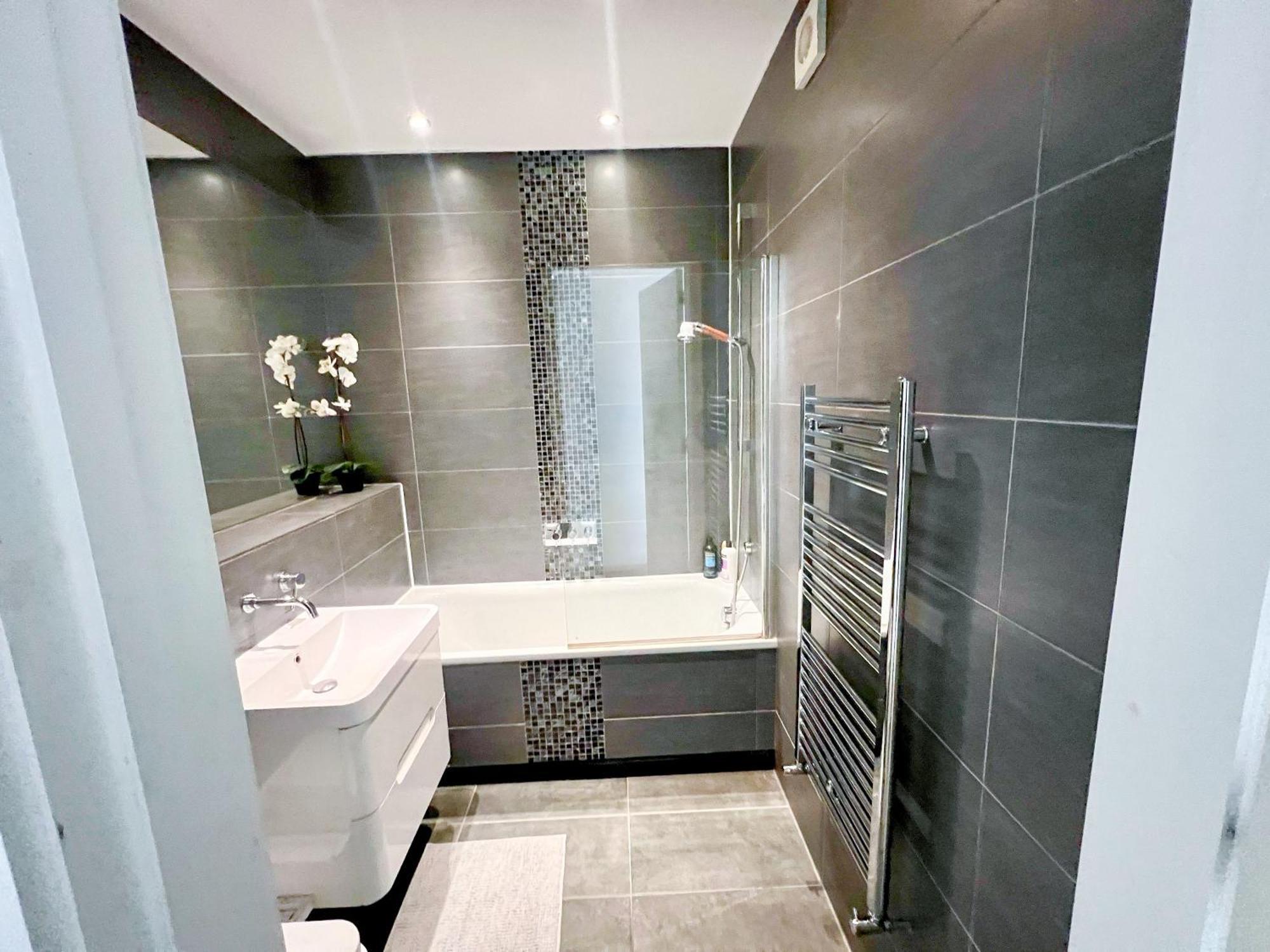 Sleek 3-bedroom Flat With Lift & Wi-fi In Southwark, Borough Near The Shard Apartment