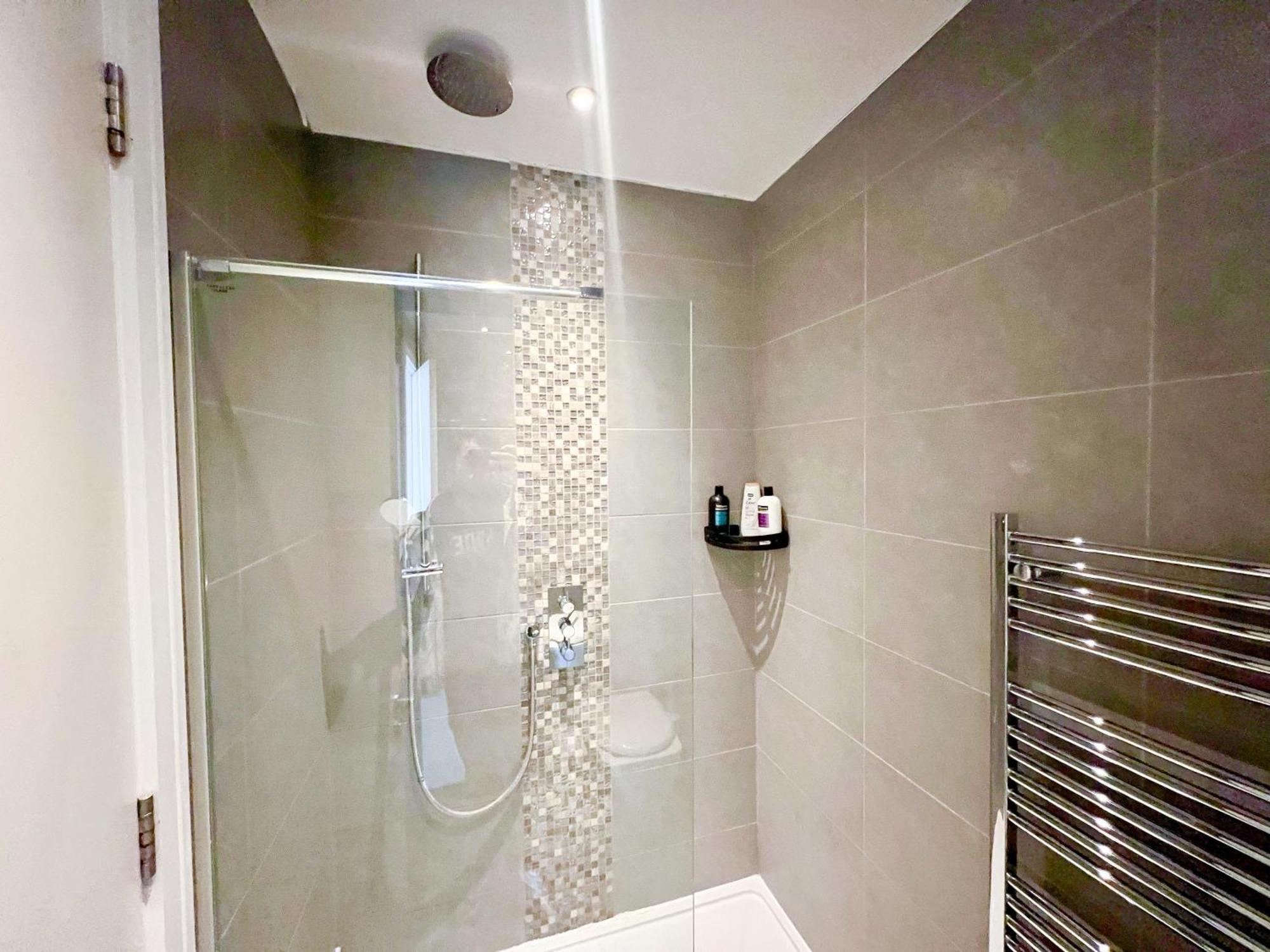 Apartment Sleek 3-bedroom Flat With Lift & Wi-fi In Southwark, Borough Near The Shard *
