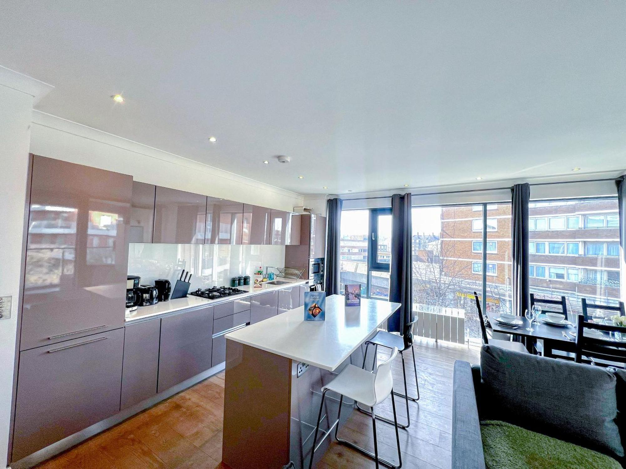 Apartment Sleek 3-bedroom Flat With Lift & Wi-fi In Southwark, Borough Near The Shard London