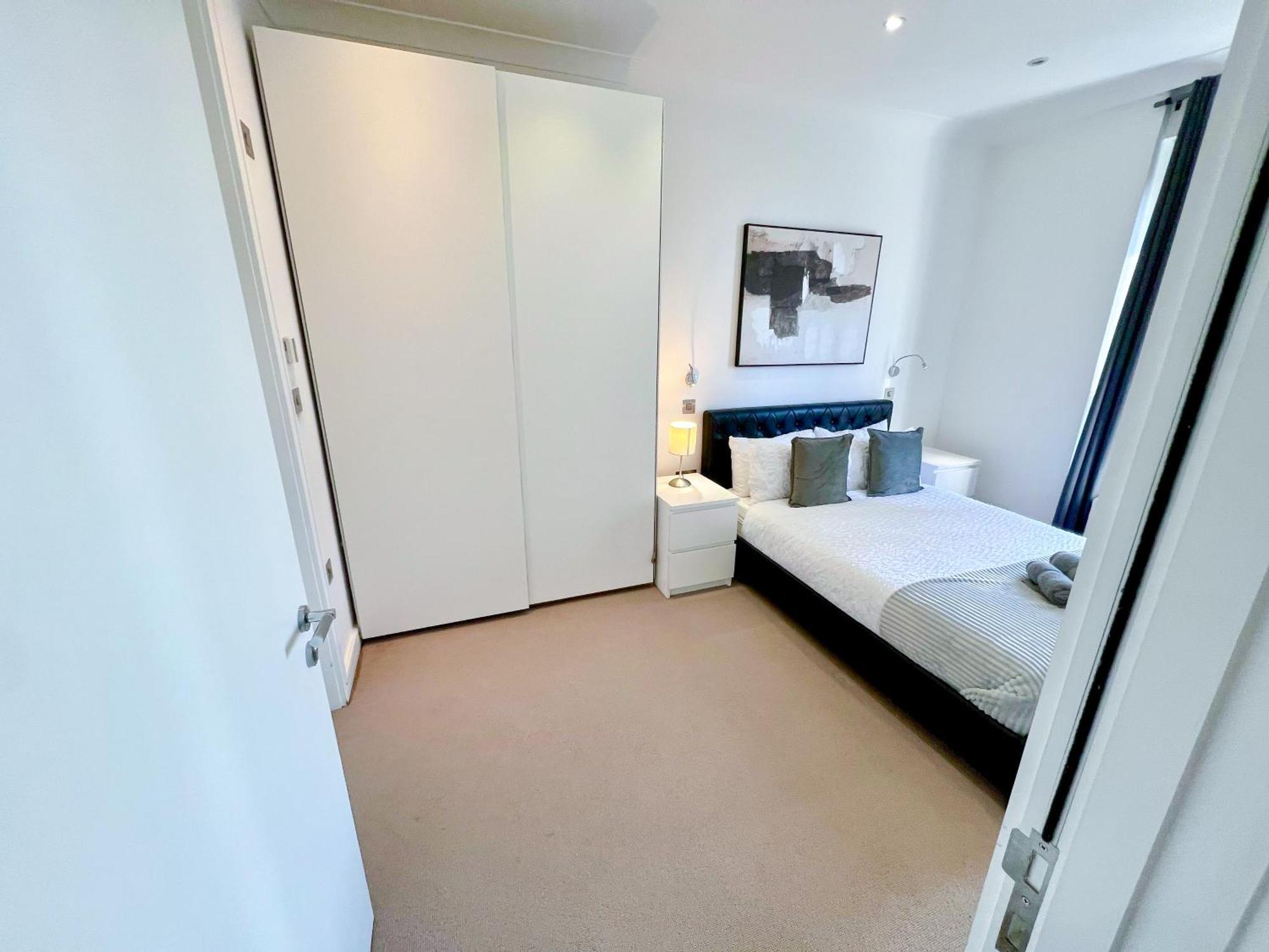 Apartment Sleek 3-bedroom Flat With Lift & Wi-fi In Southwark, Borough Near The Shard *