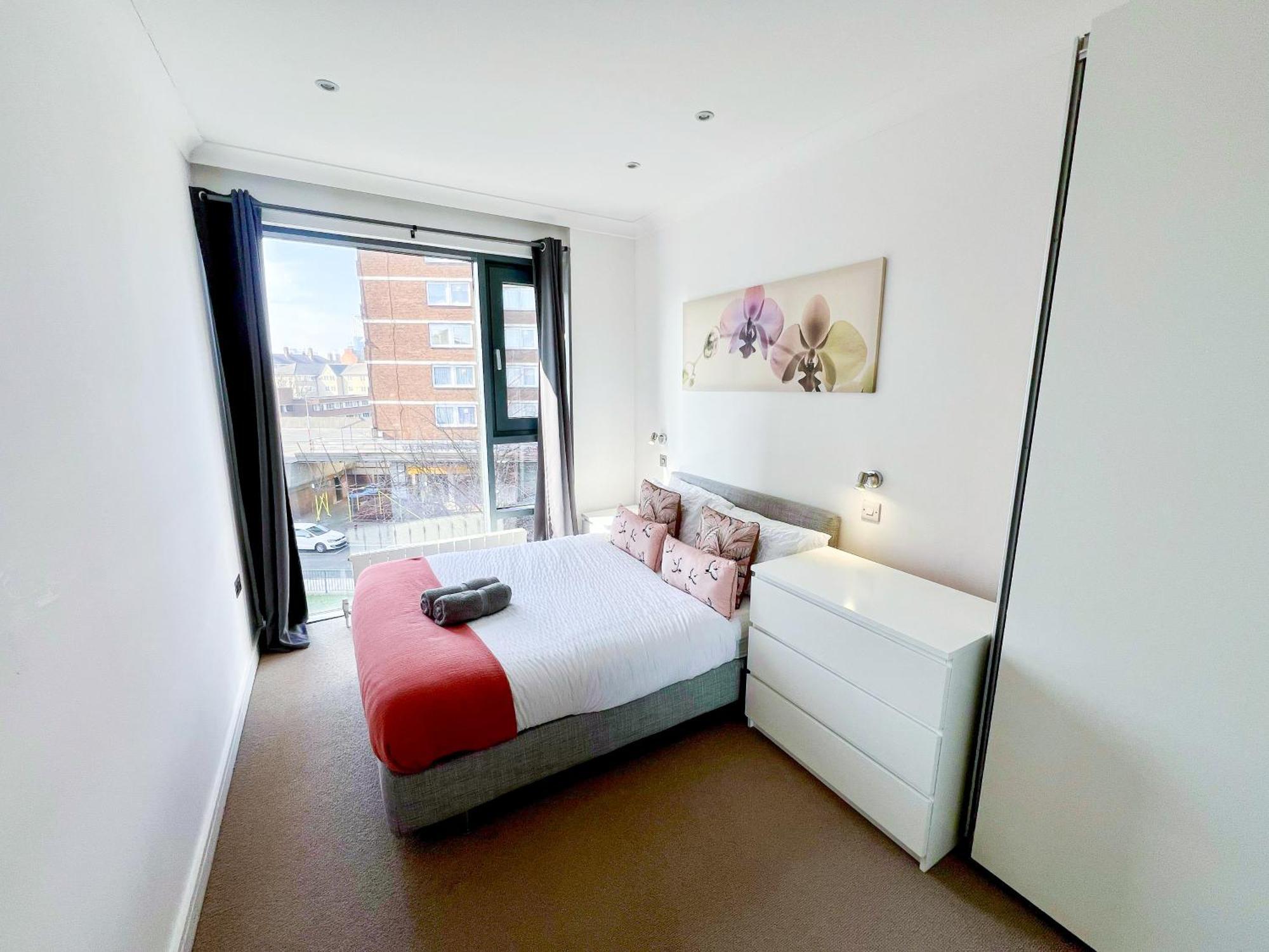 Apartment Sleek 3-bedroom Flat With Lift & Wi-fi In Southwark, Borough Near The Shard *