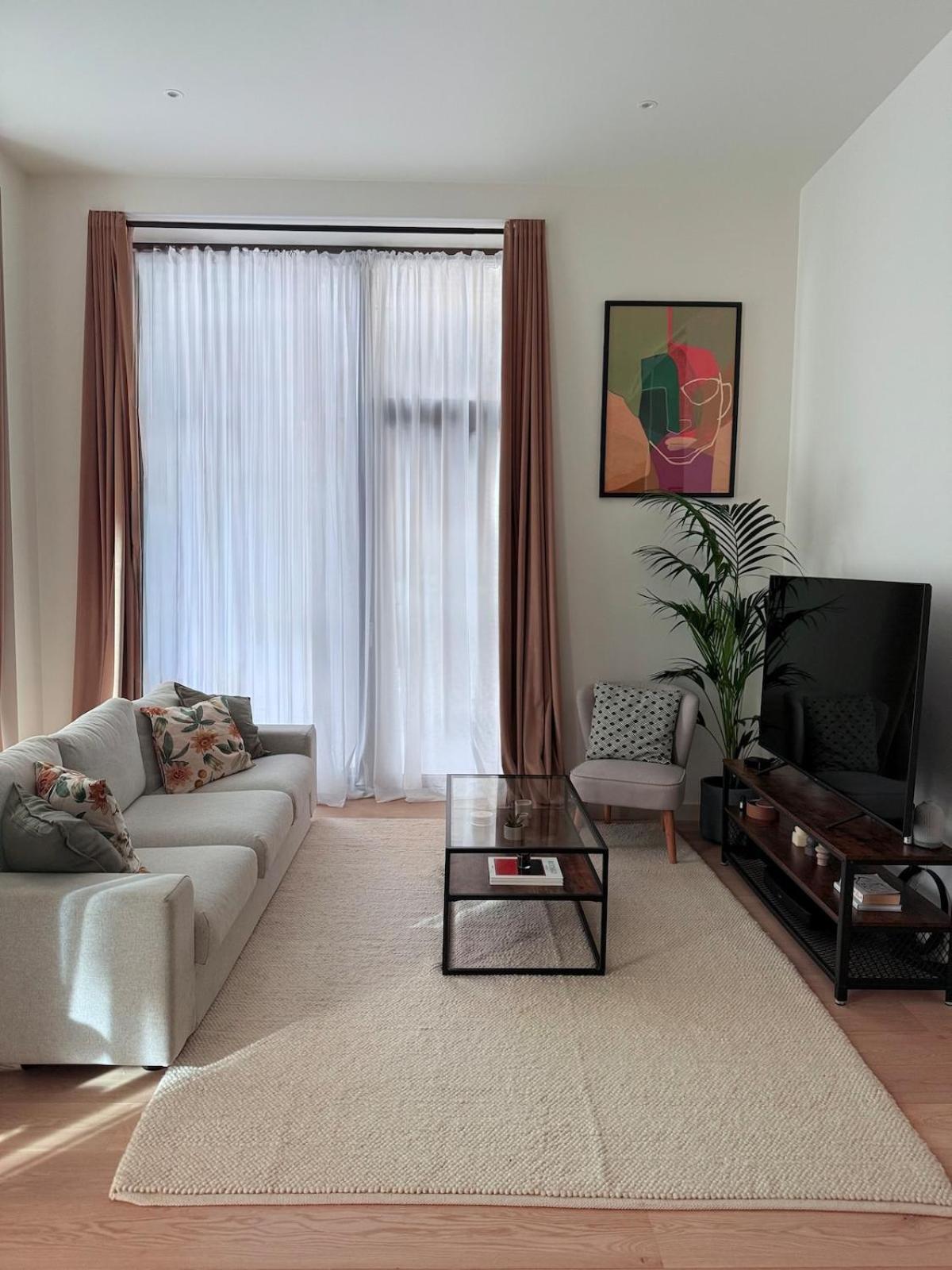 Luxury 1 Bed Riverside With Sky Lounge * London
