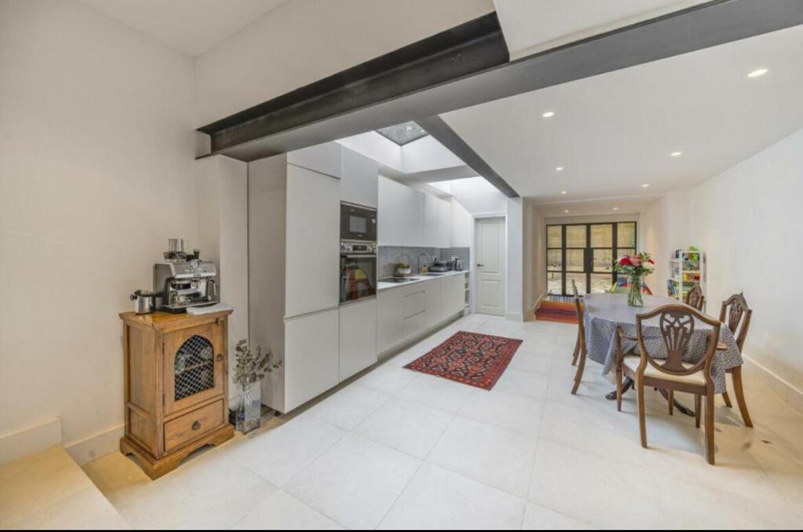 Charming 3 Bedroom Family London