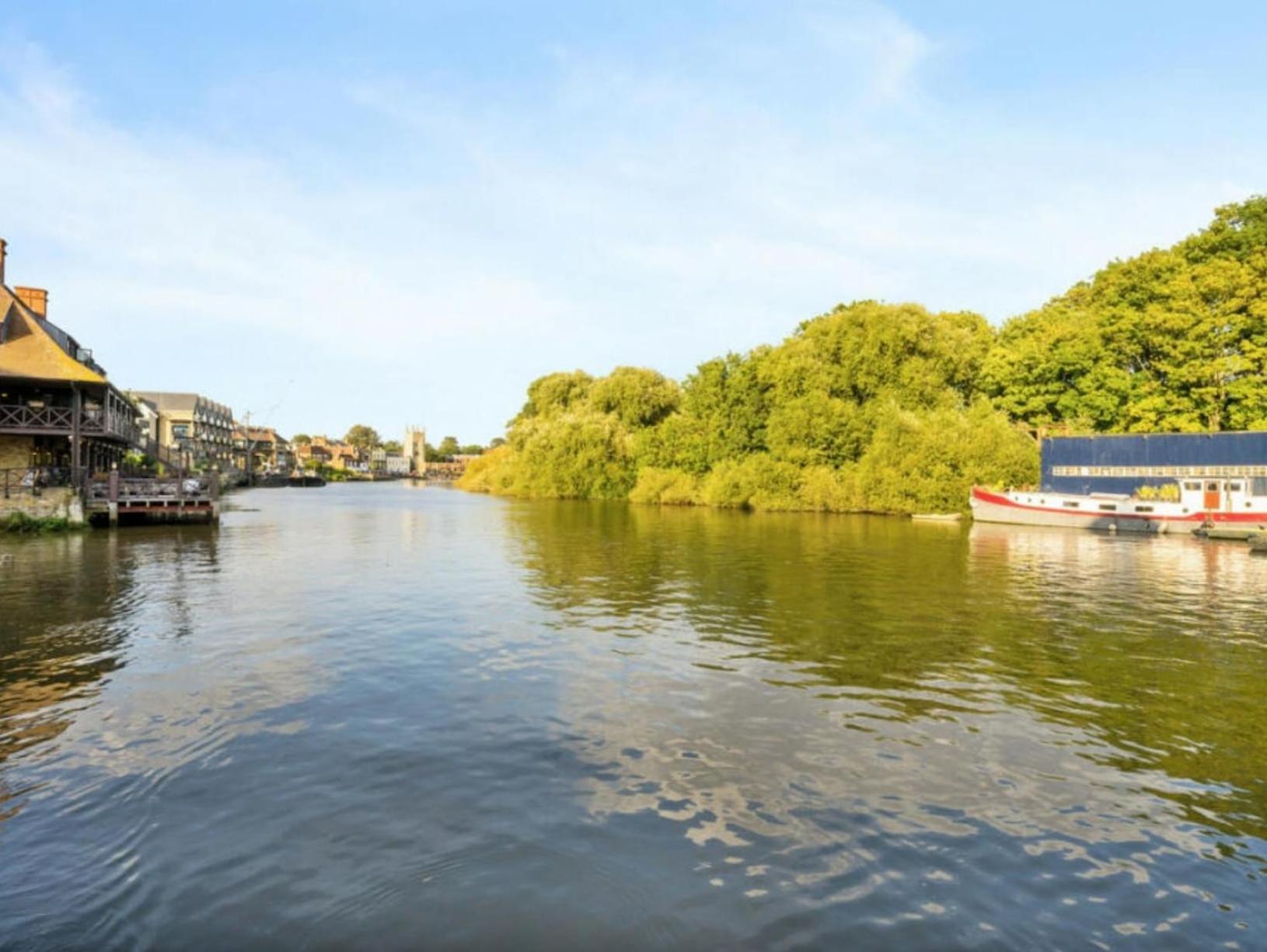 Apartment Serenity By The Water: 3 Bed 3 Bath West - Parking
