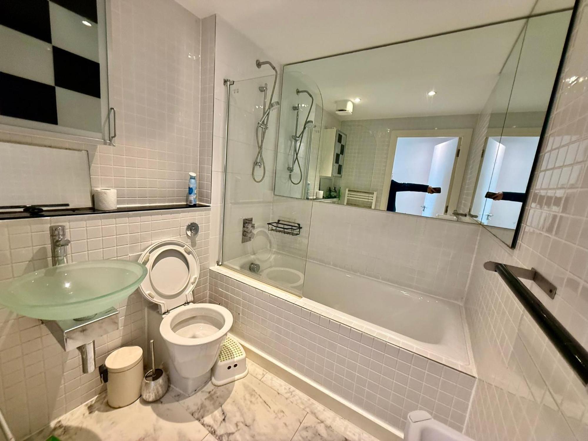 Entire Flat With 2X Bedrooms, 2X Bathrooms And A Big Living Room In The Olympic Park And Westfield At Stratford