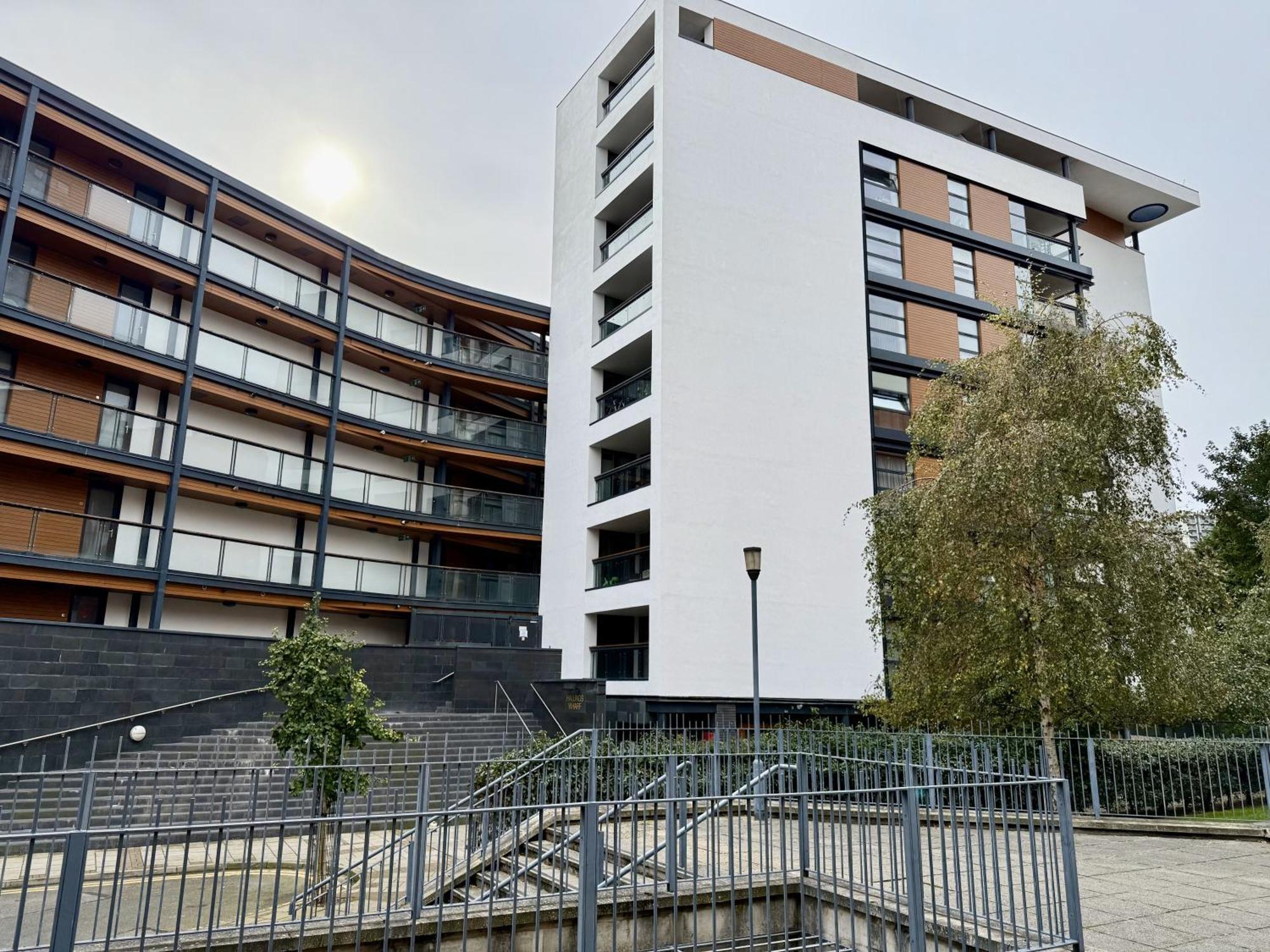 Entire Flat With 2X Bedrooms, 2X Bathrooms And A Big Living Room In The Olympic Park And Westfield At Stratford Hotel 5*