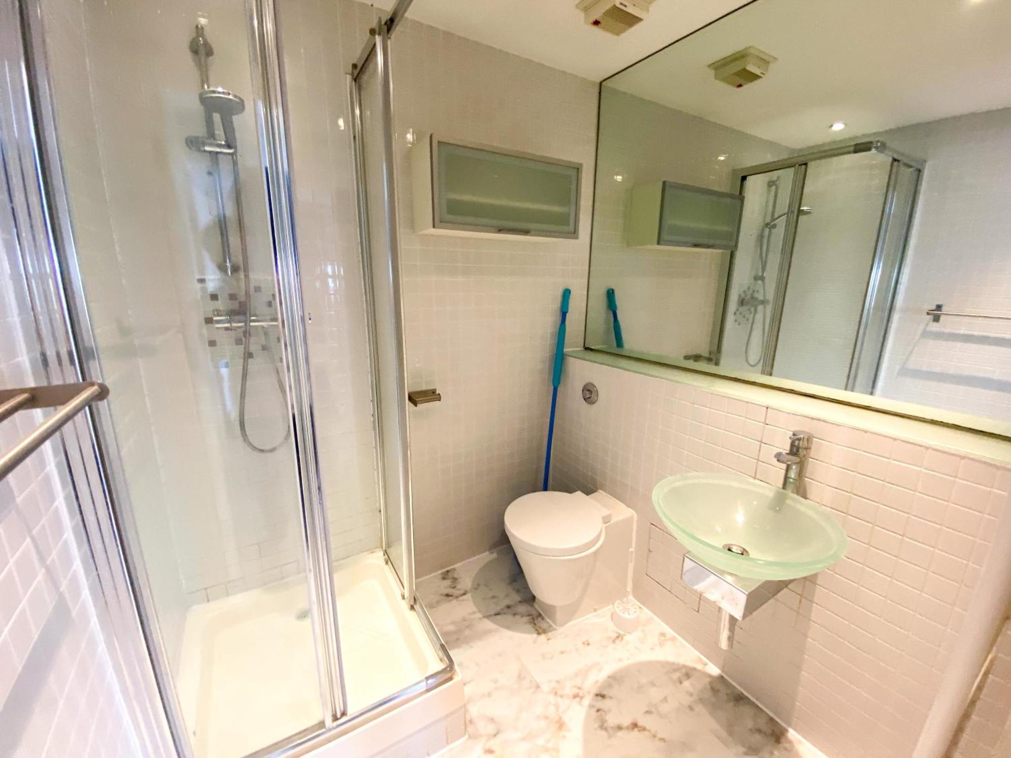 Entire Flat With 2X Bedrooms, 2X Bathrooms And A Big Living Room In The Olympic Park And Westfield At Stratford Hotel 5*