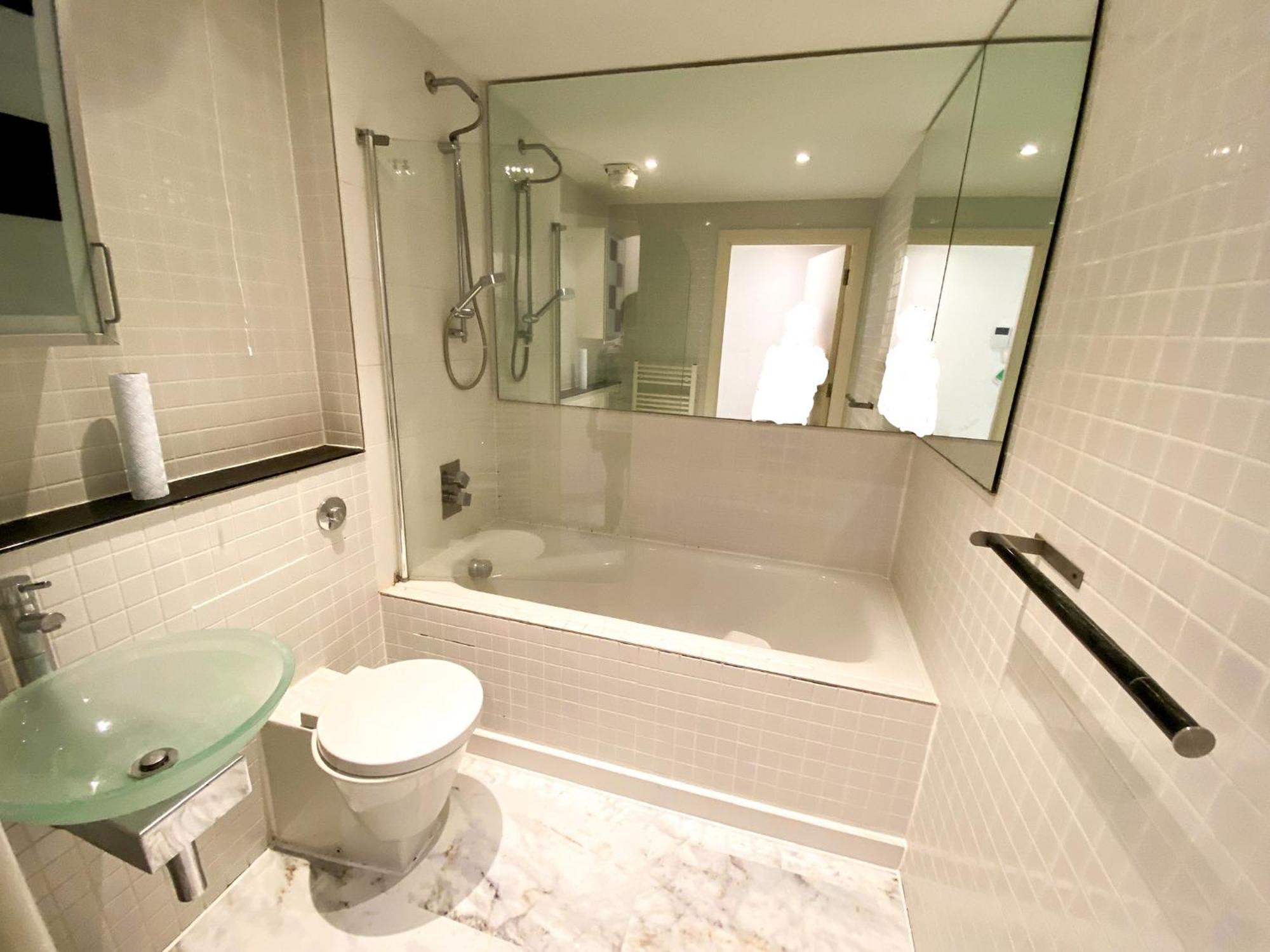 Entire Flat With 2X Bedrooms, 2X Bathrooms And A Big Living Room In The Olympic Park And Westfield At Stratford London