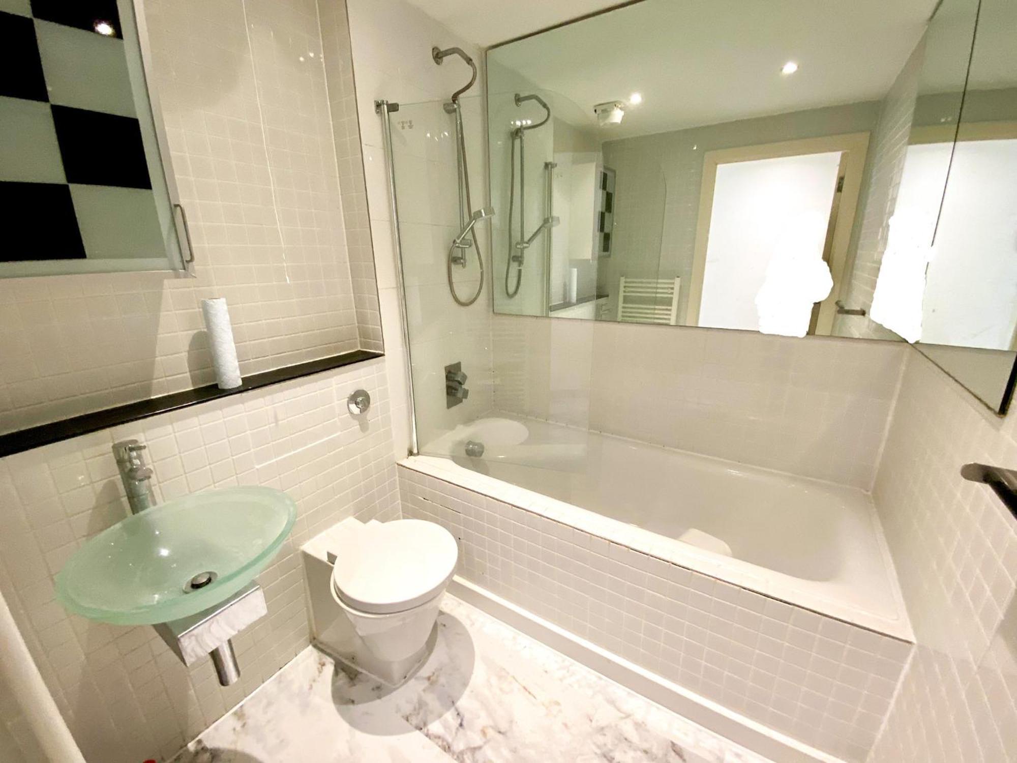 Entire Flat With 2X Bedrooms, 2X Bathrooms And A Big Living Room In The Olympic Park And Westfield At Stratford Hotel