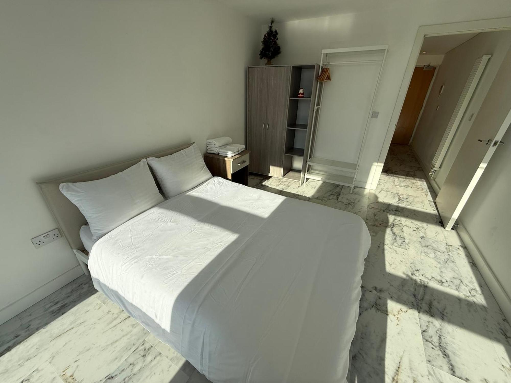 Entire Flat With 2X Bedrooms, 2X Bathrooms And A Big Living Room In The Olympic Park And Westfield At Stratford Hotel 5*