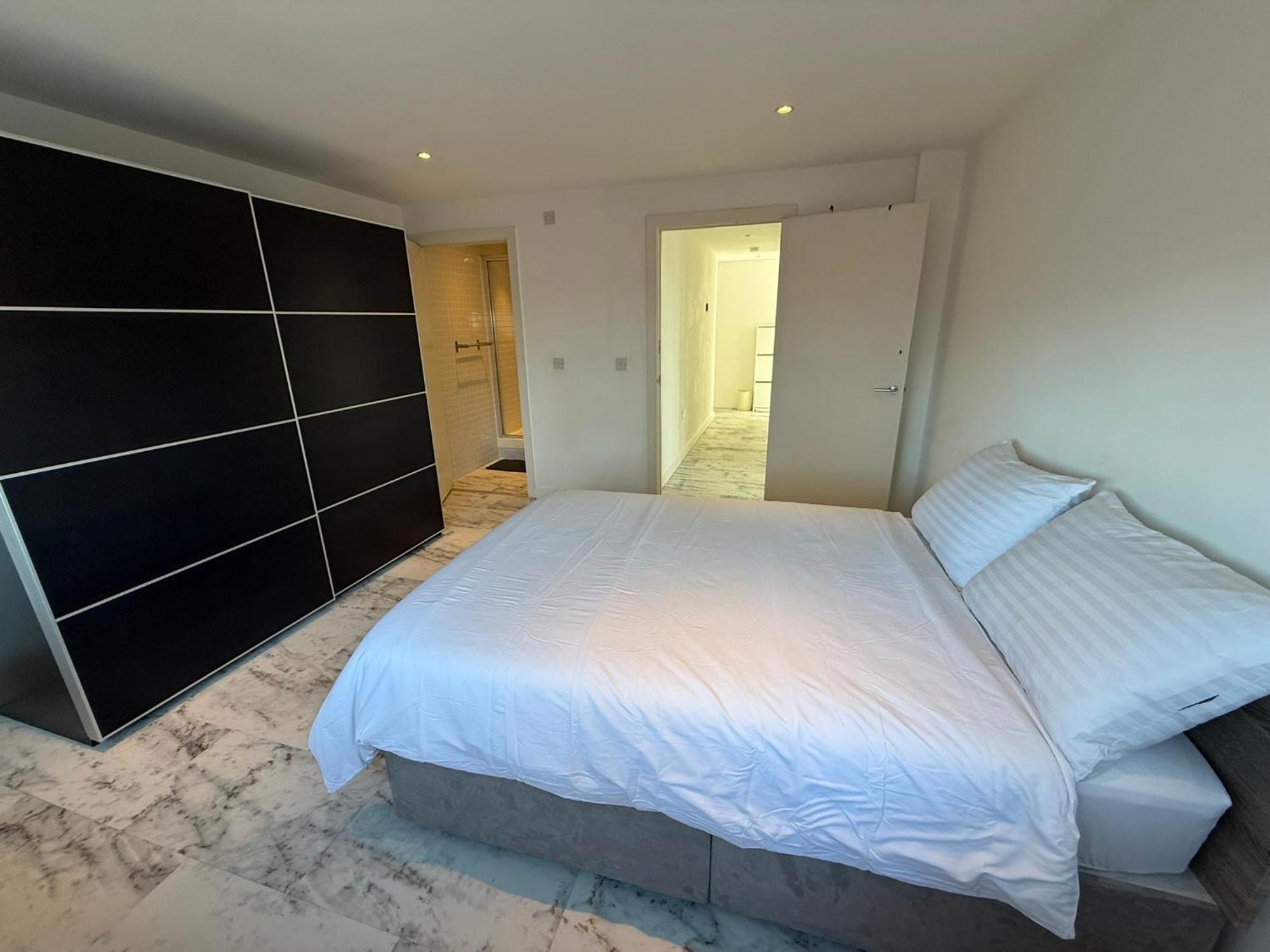Entire Flat With 2X Bedrooms, 2X Bathrooms And A Big Living Room In The Olympic Park And Westfield At Stratford Hotel 5*