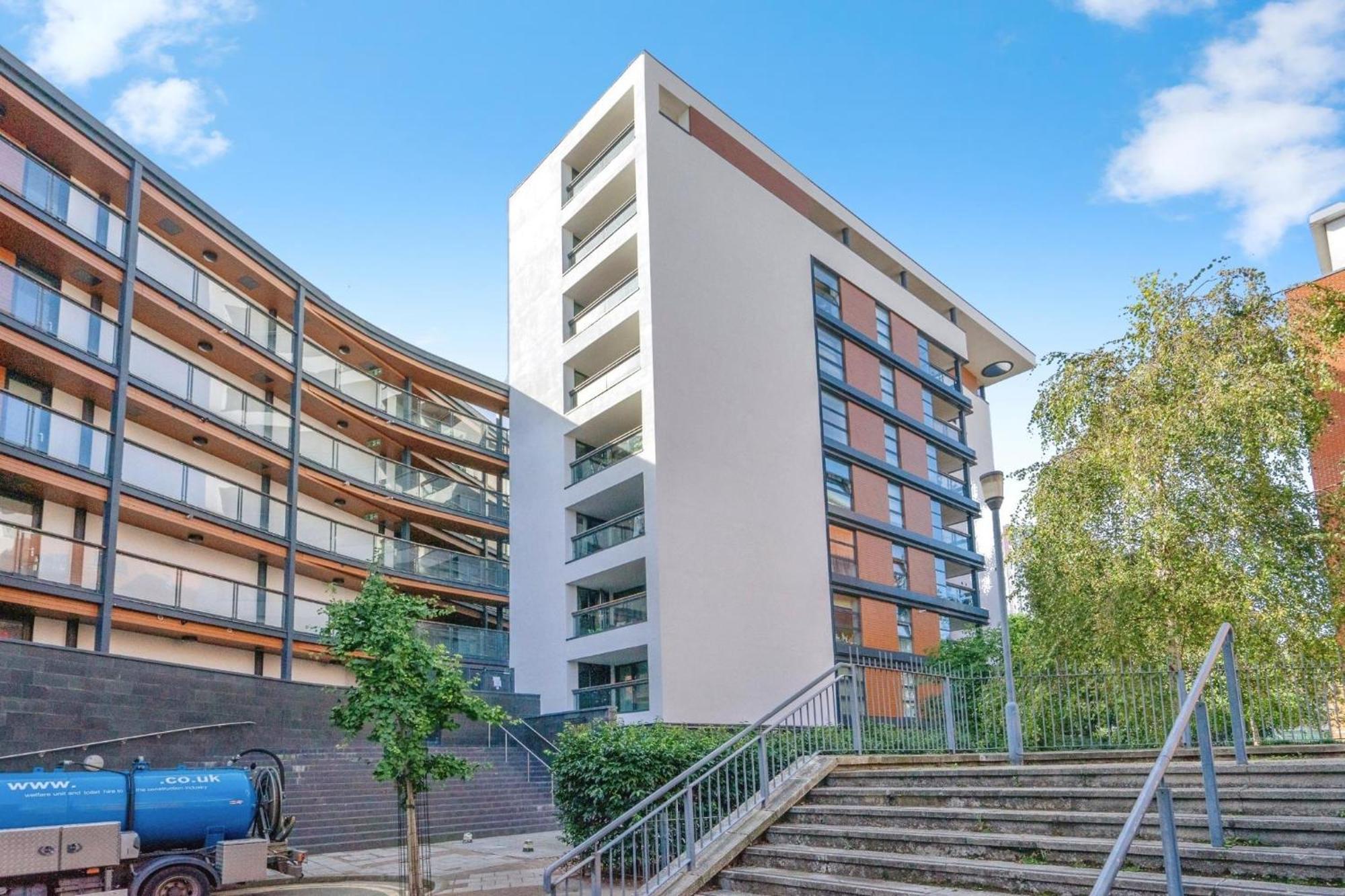 Entire Flat With 2X Bedrooms, 2X Bathrooms And A Big Living Room In The Olympic Park And Westfield At Stratford London