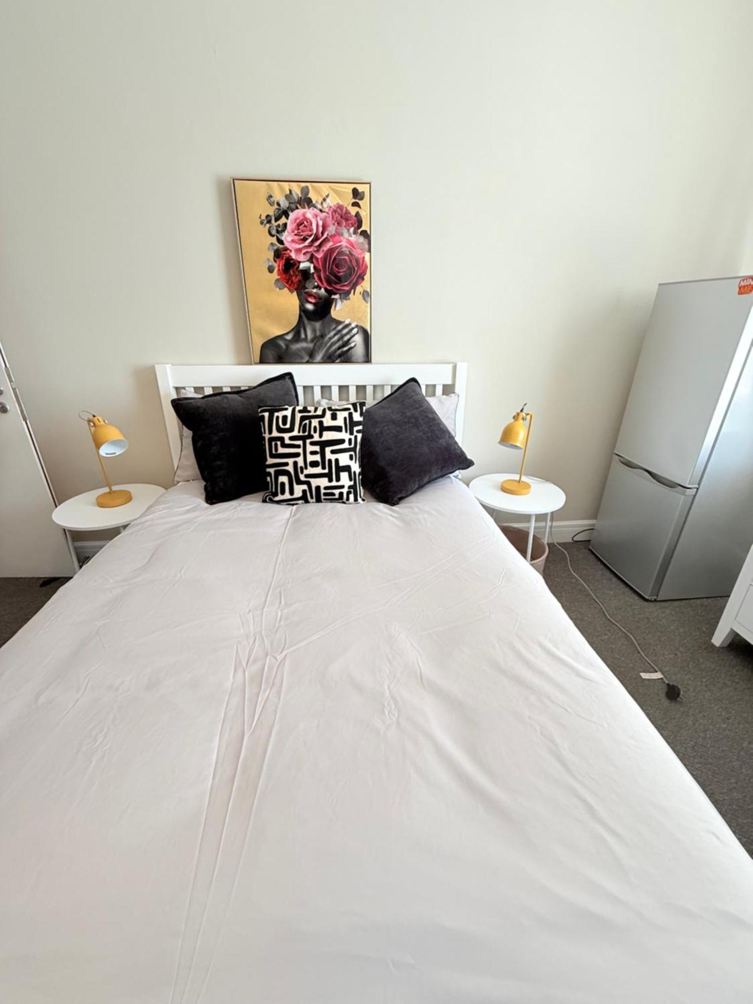 Large 5 Bedroom House Close To Station
