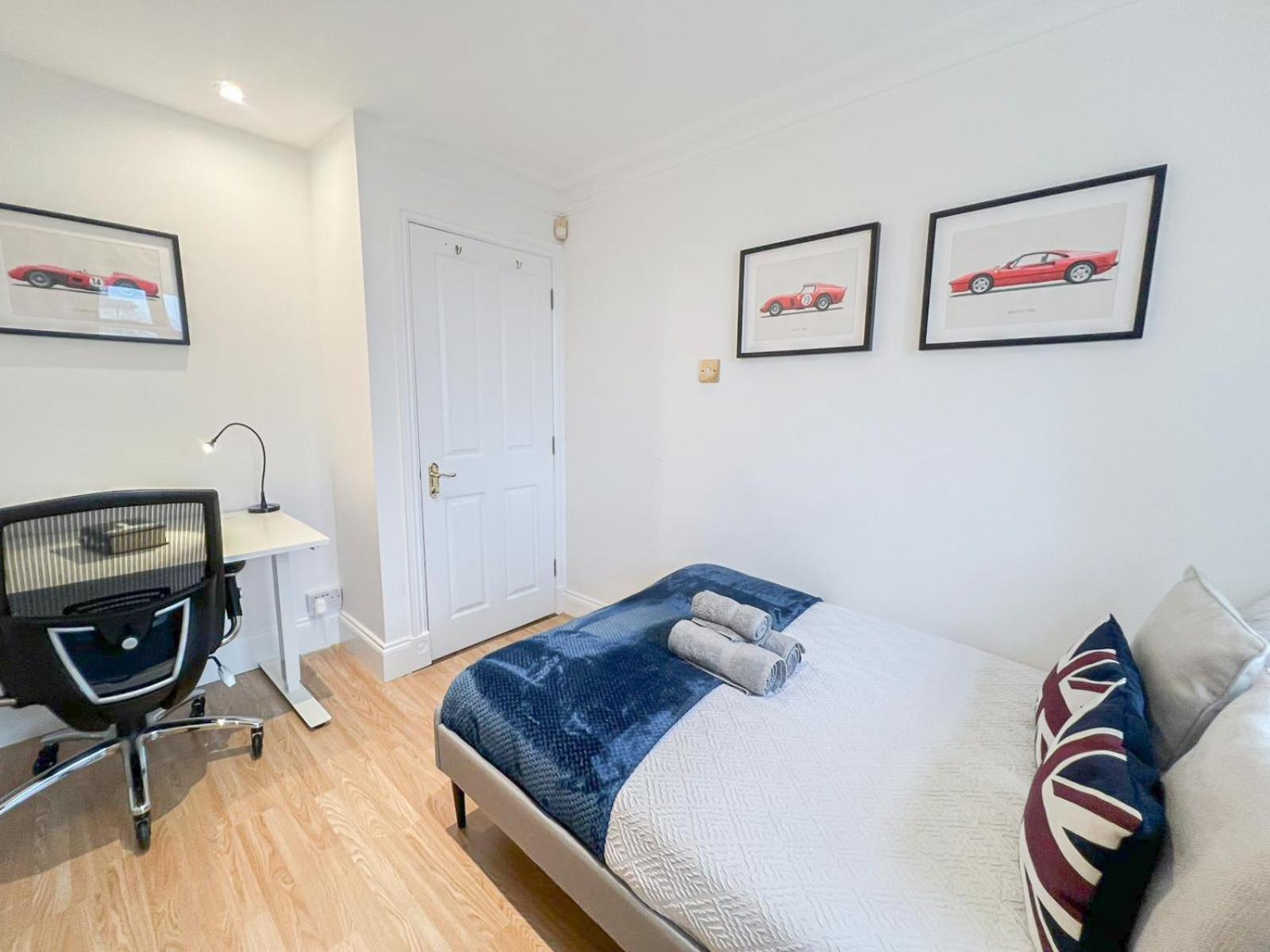 Apartment 3 Bedroom Flat With Free Secured Parking In Borough Near The Shard, Bermondsey