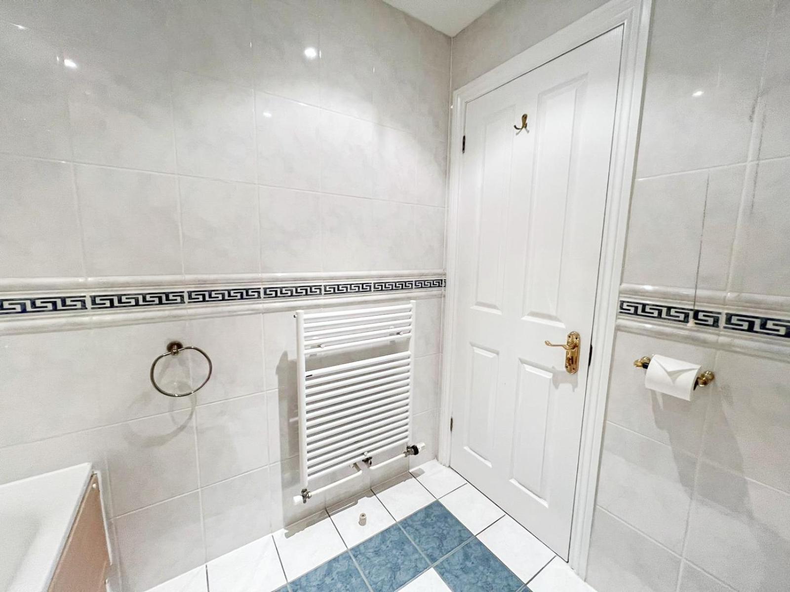 Apartment 3 Bedroom Flat With Free Secured Parking In Borough Near The Shard, Bermondsey London