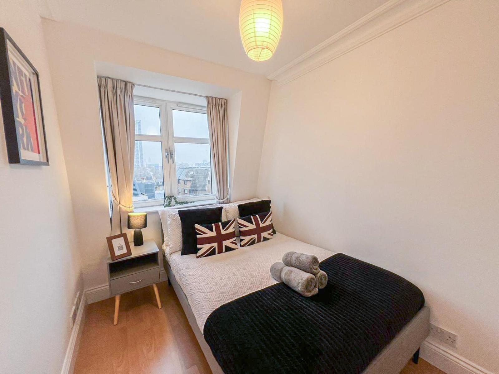 Apartment 3 Bedroom Flat With Free Secured Parking In Borough Near The Shard, Bermondsey *
