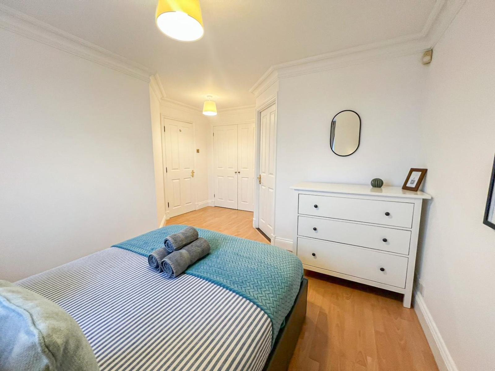 Apartment 3 Bedroom Flat With Free Secured Parking In Borough Near The Shard, Bermondsey London